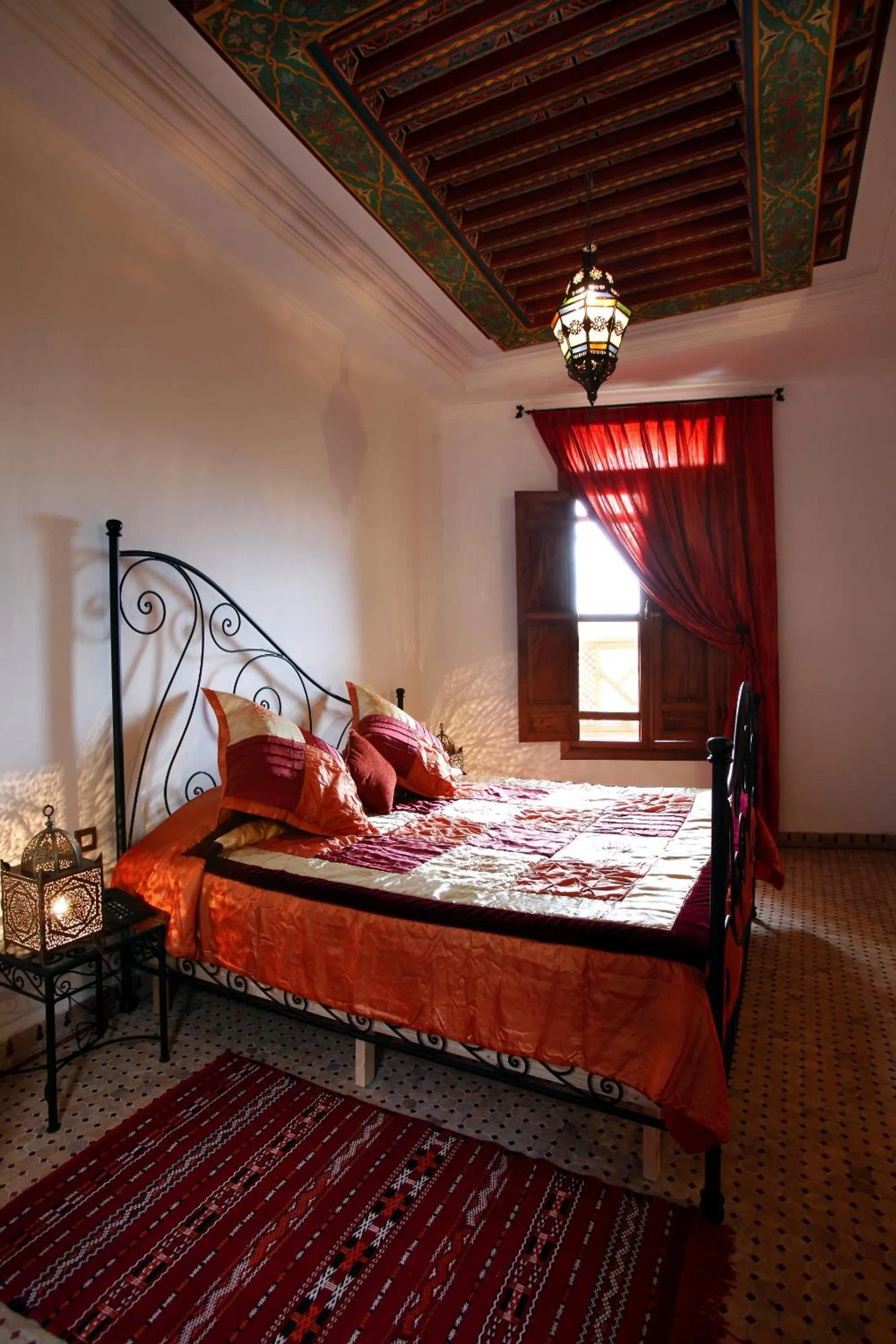Photo of the whole room, Bed in Riad Alya