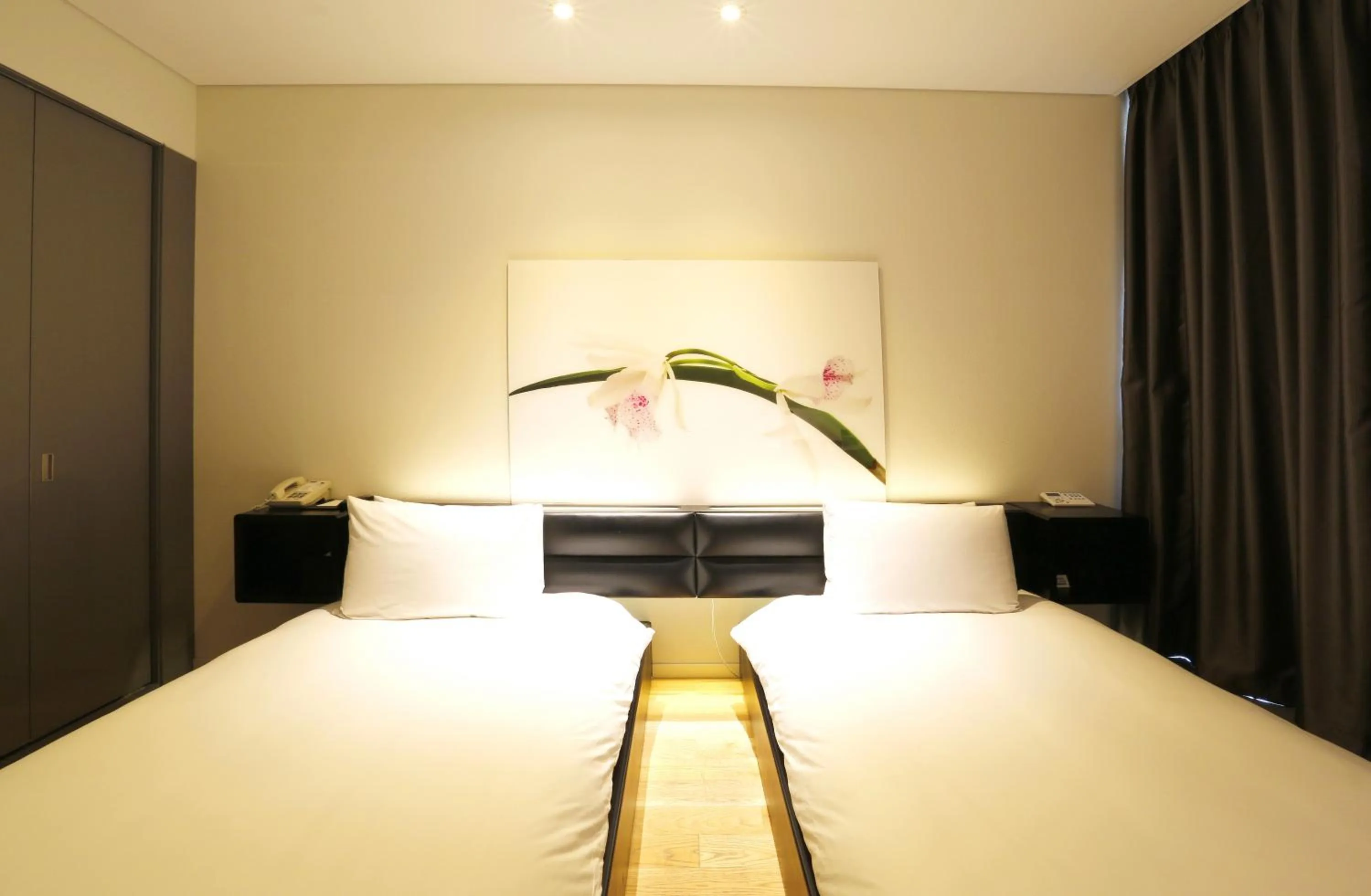 Bed in Grand Mercure Ambassador Changwon