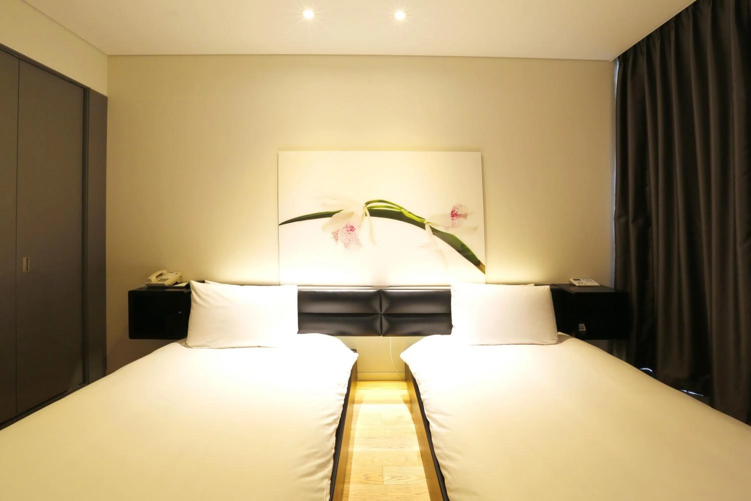 Bed in Grand Mercure Ambassador Changwon