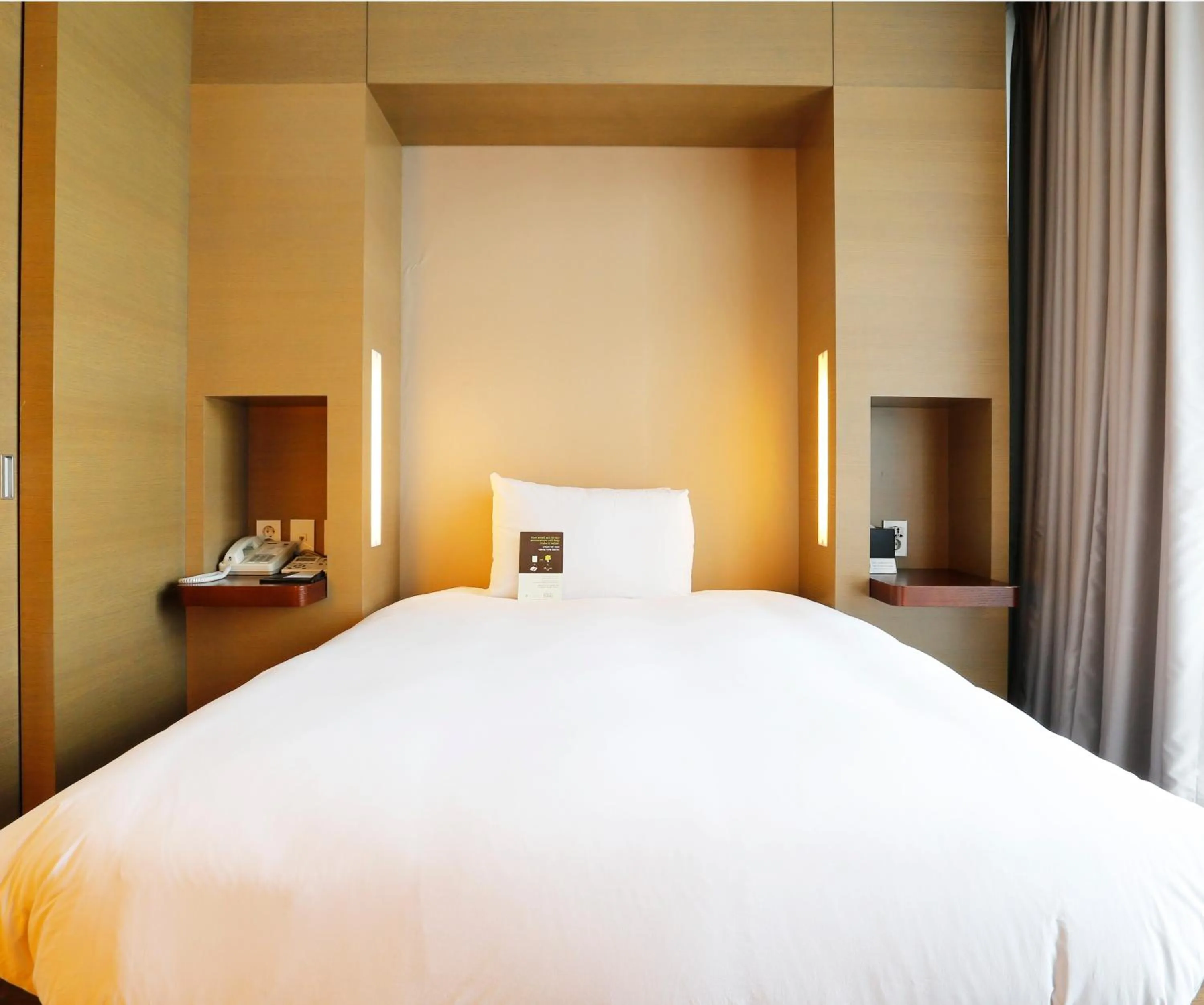 Bed in Grand Mercure Ambassador Changwon