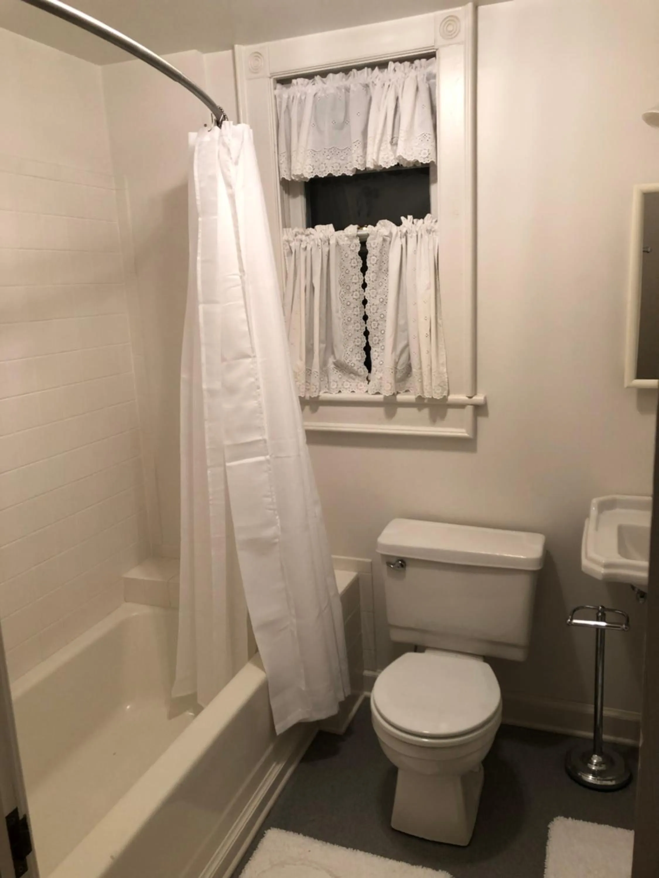 Bathroom in Love Lane Bed & Breakfast