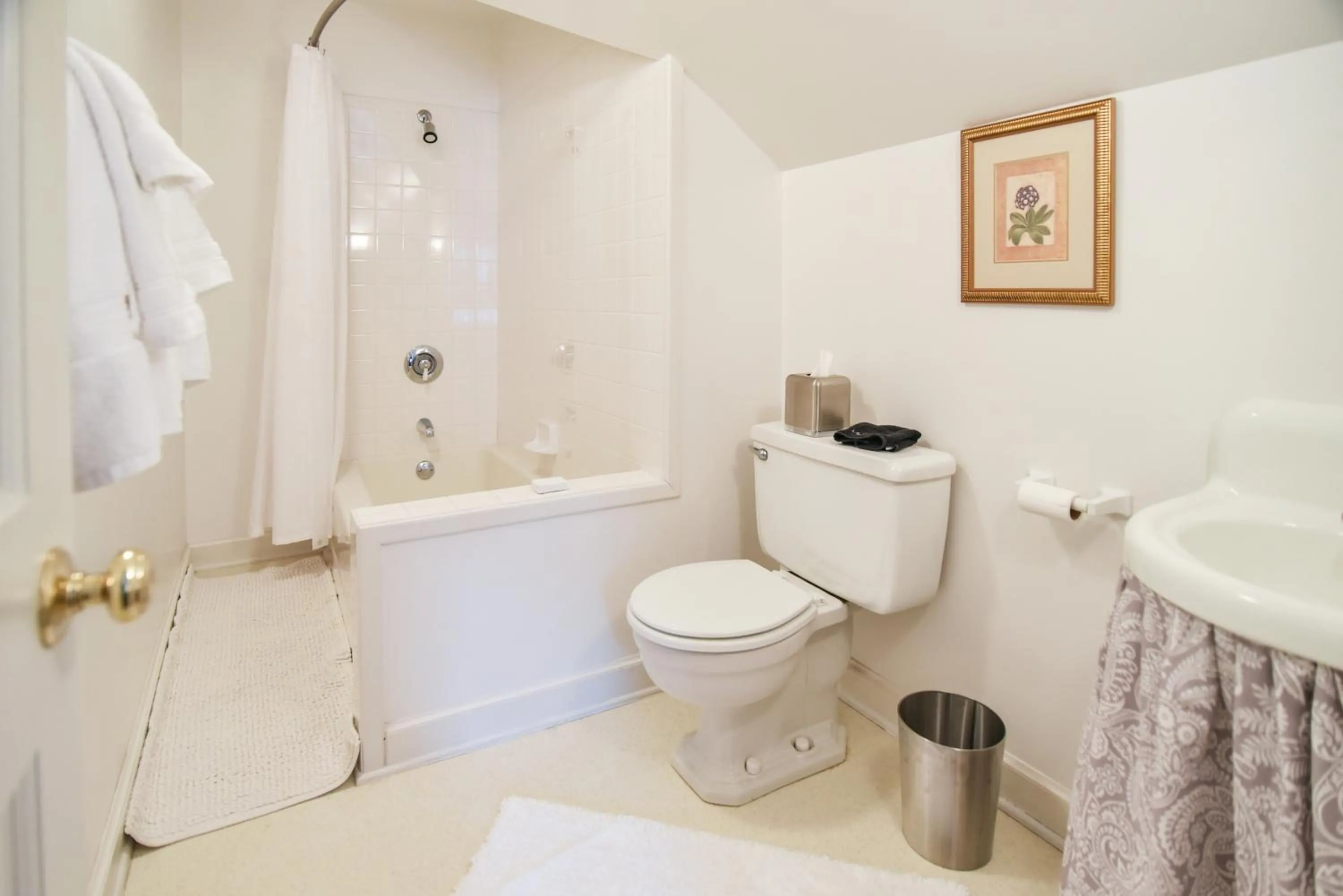 Bathroom in Love Lane Bed & Breakfast