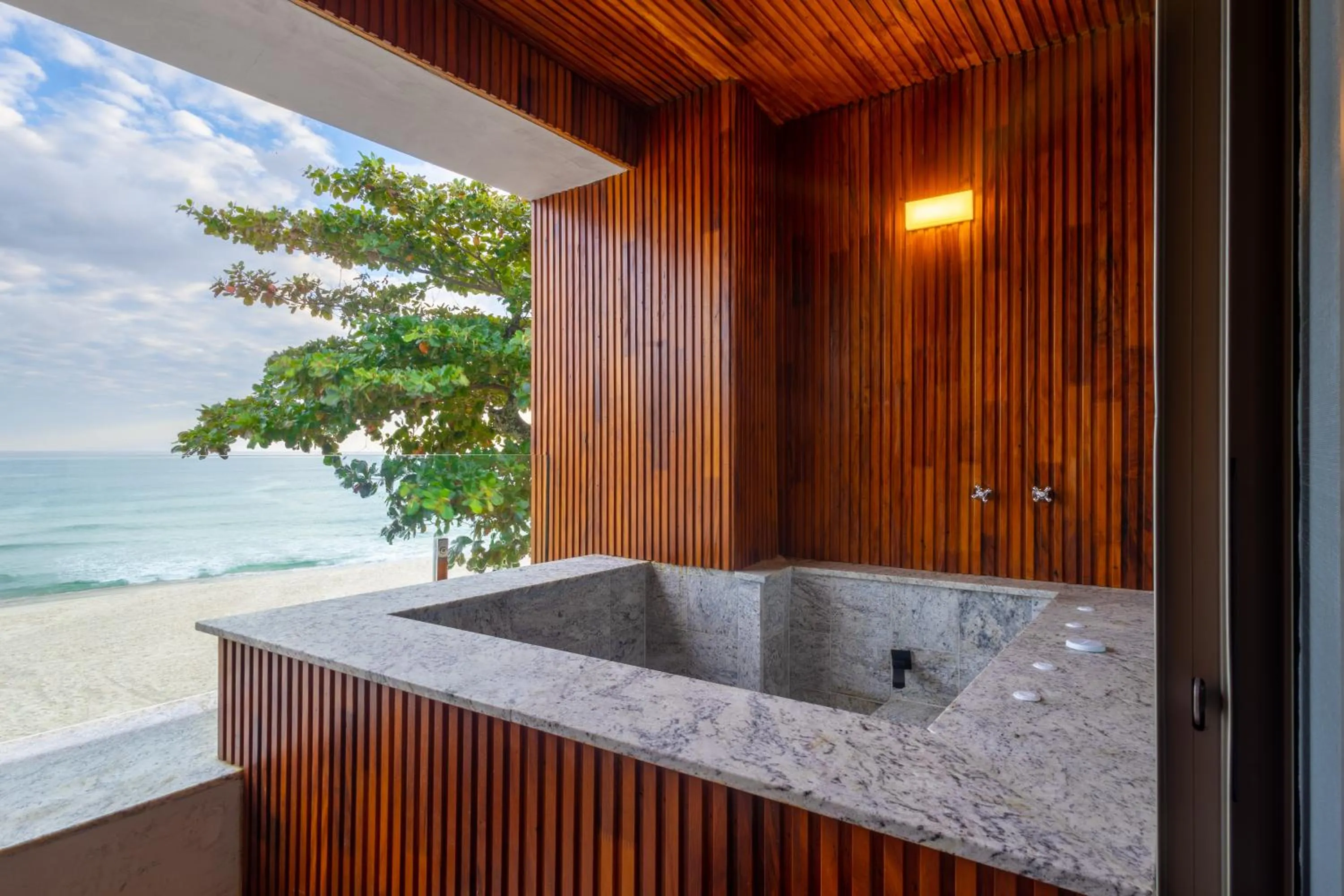 Hot Tub in Duke Beach Hotel Maresias