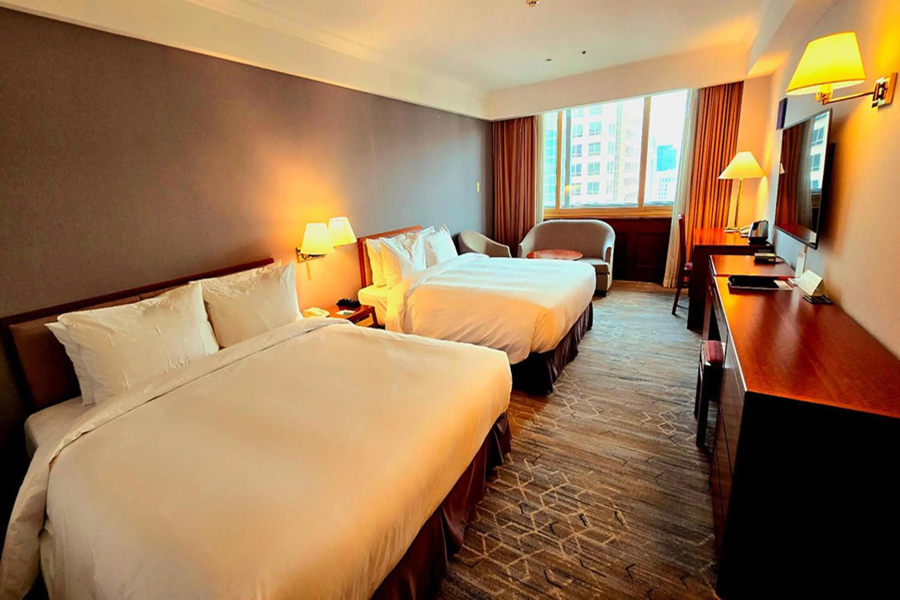 Bedroom, Bed in Koreana Hotel