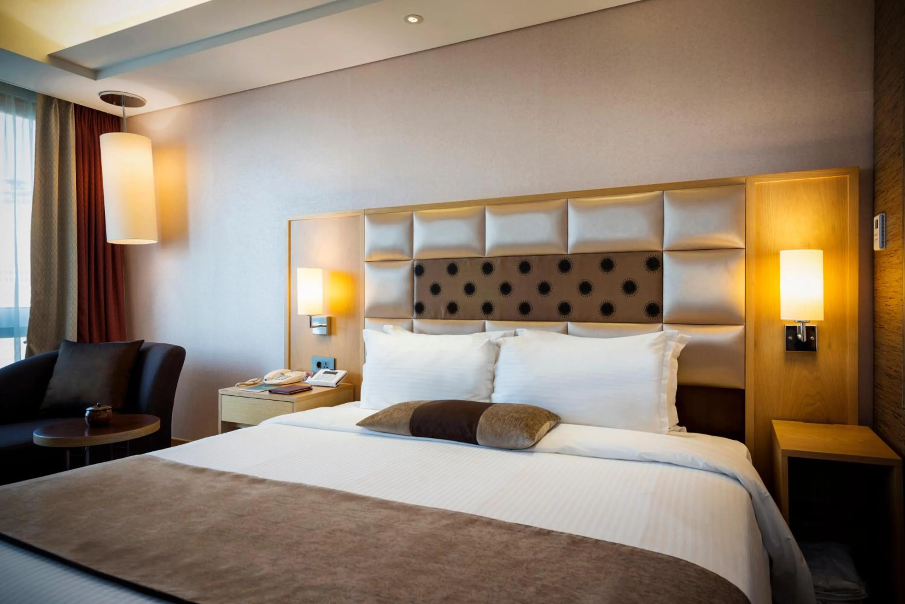 Bedroom, Bed in Koreana Hotel