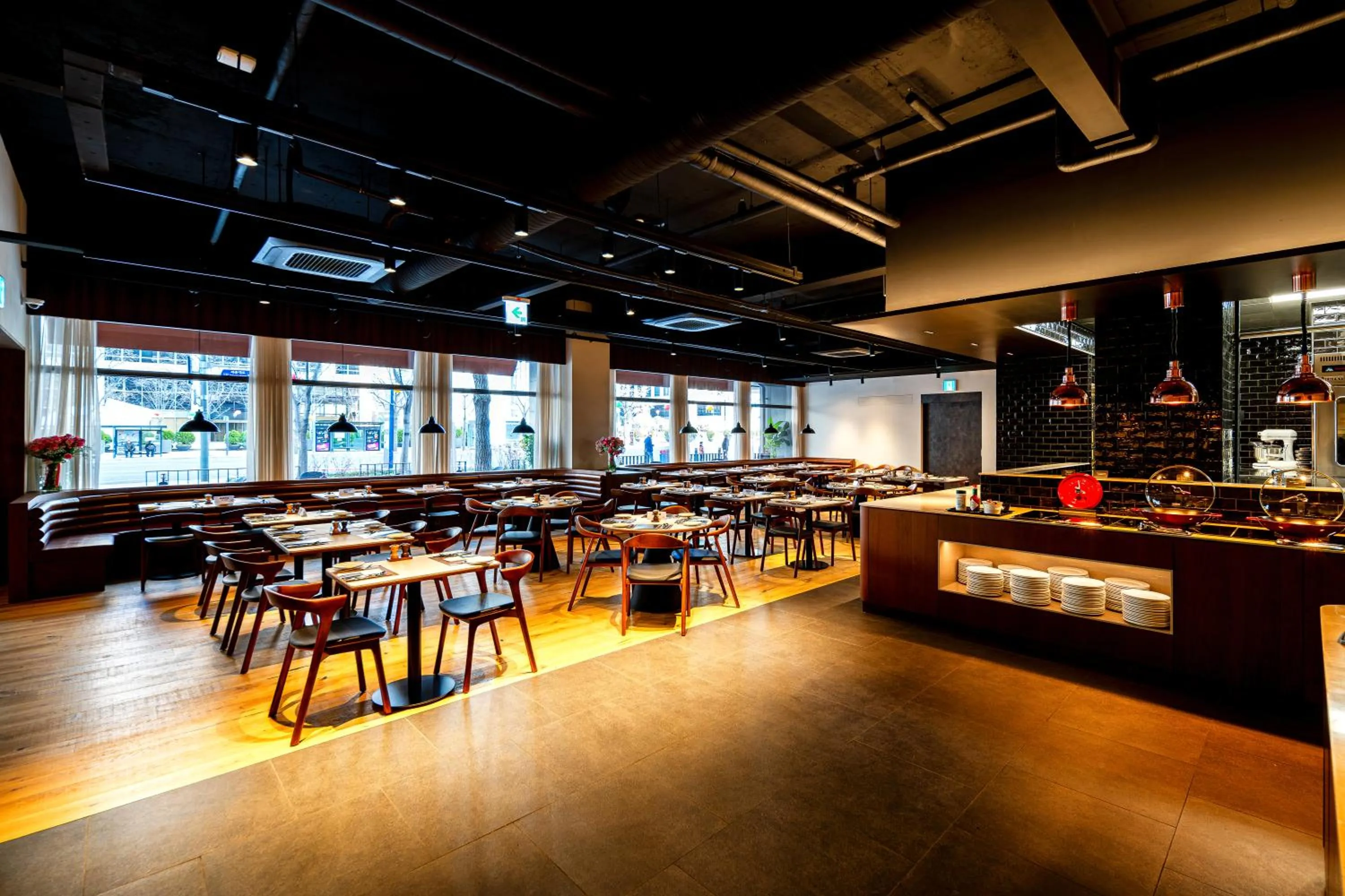 Restaurant/places to eat in Koreana Hotel