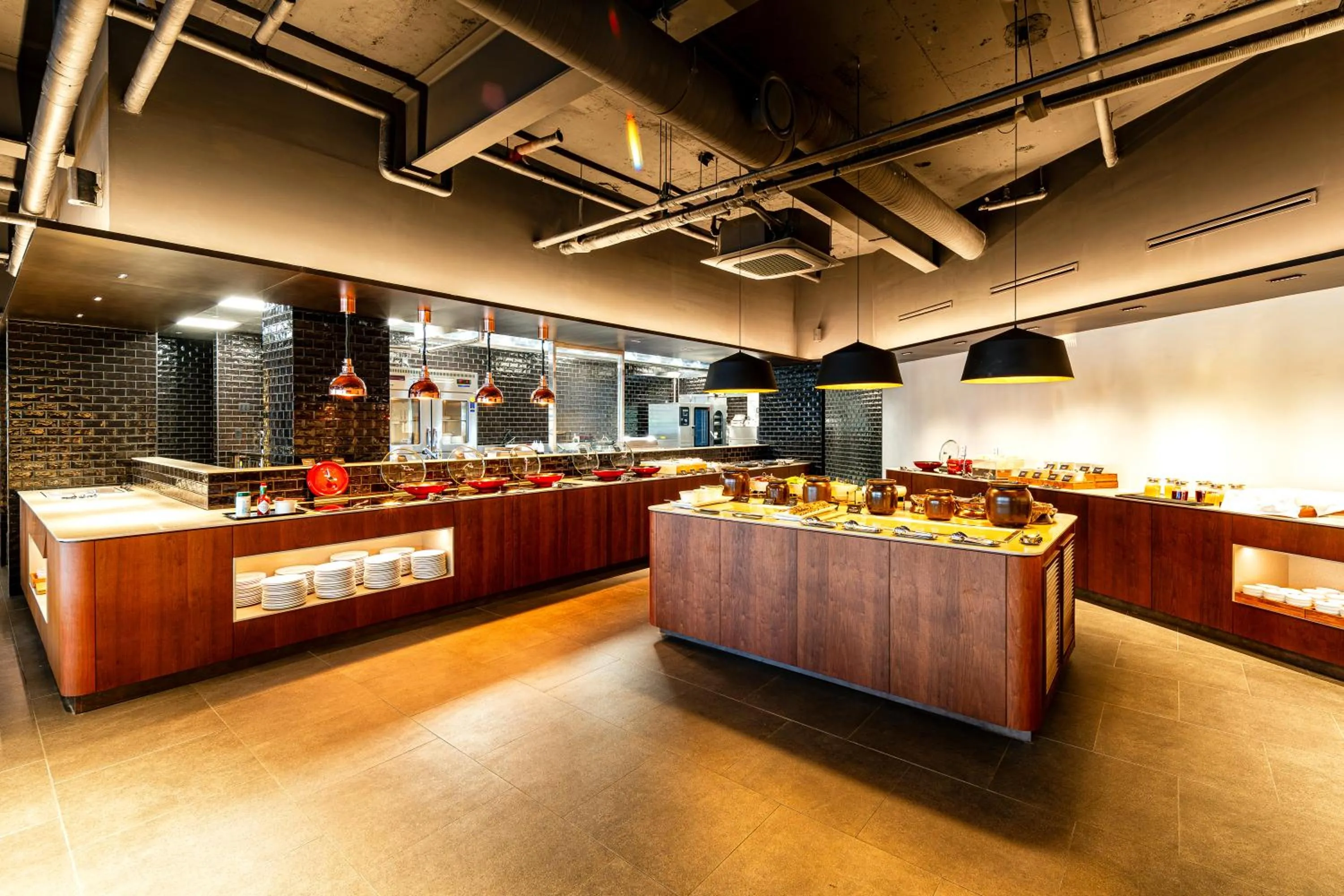 Restaurant/places to eat in Koreana Hotel