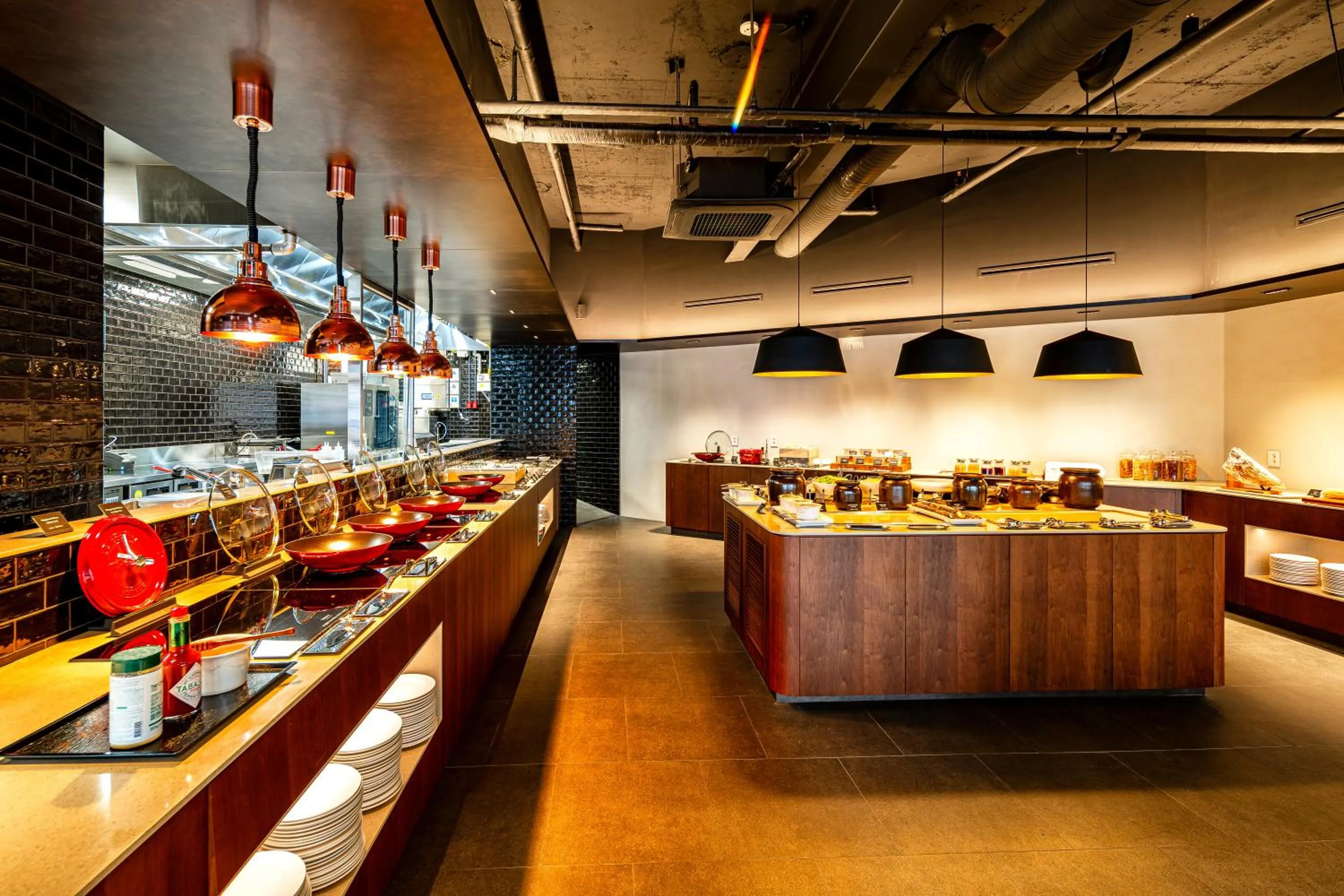 Restaurant/places to eat in Koreana Hotel