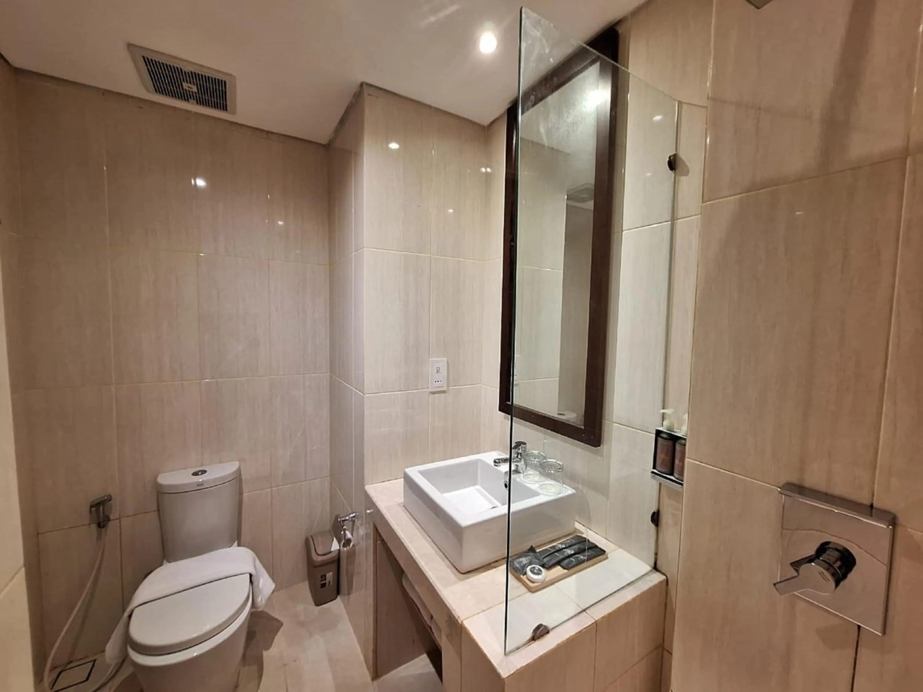 Toilet in Horison Kuta Bali