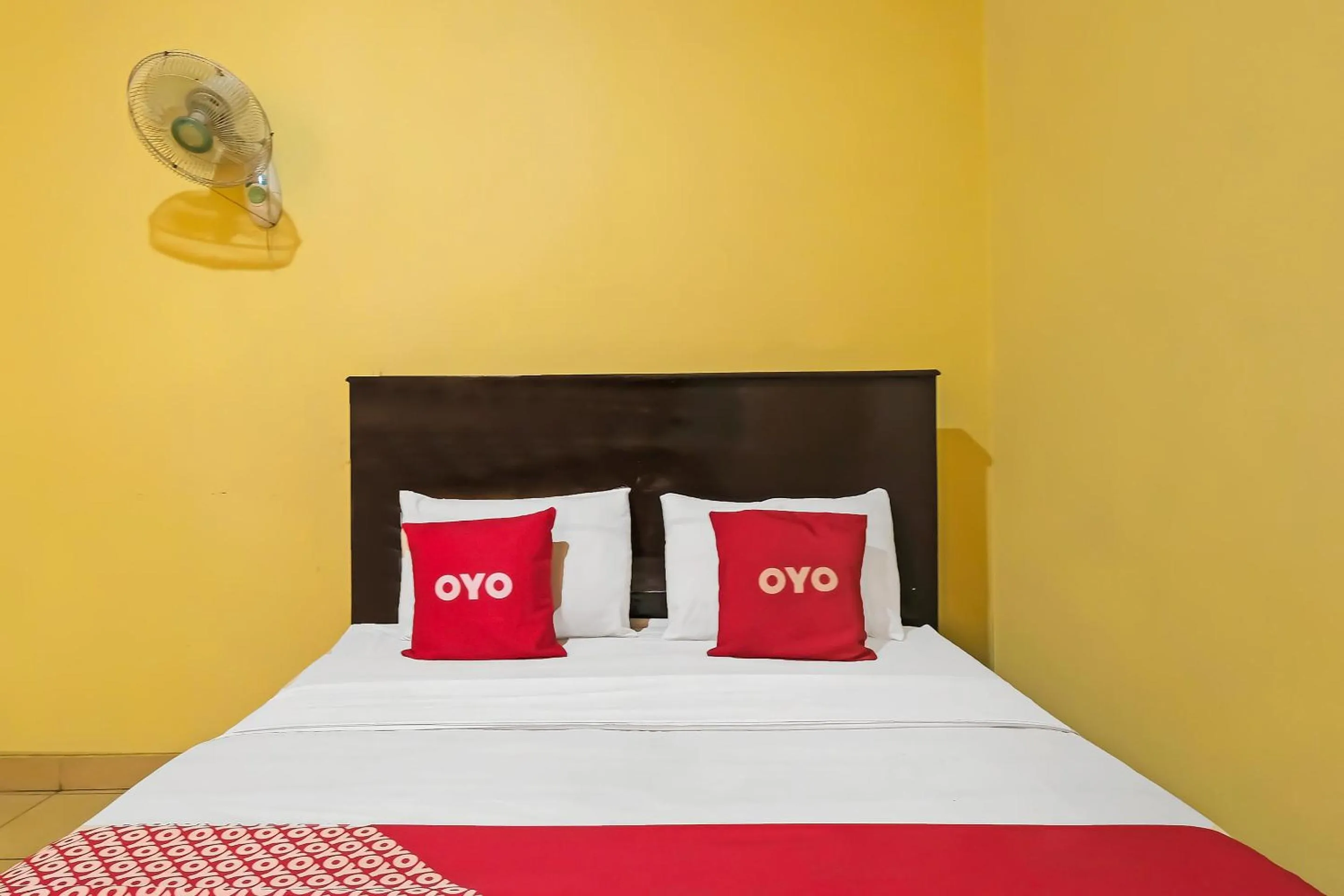 Bedroom in OYO 92485 Hotel Family