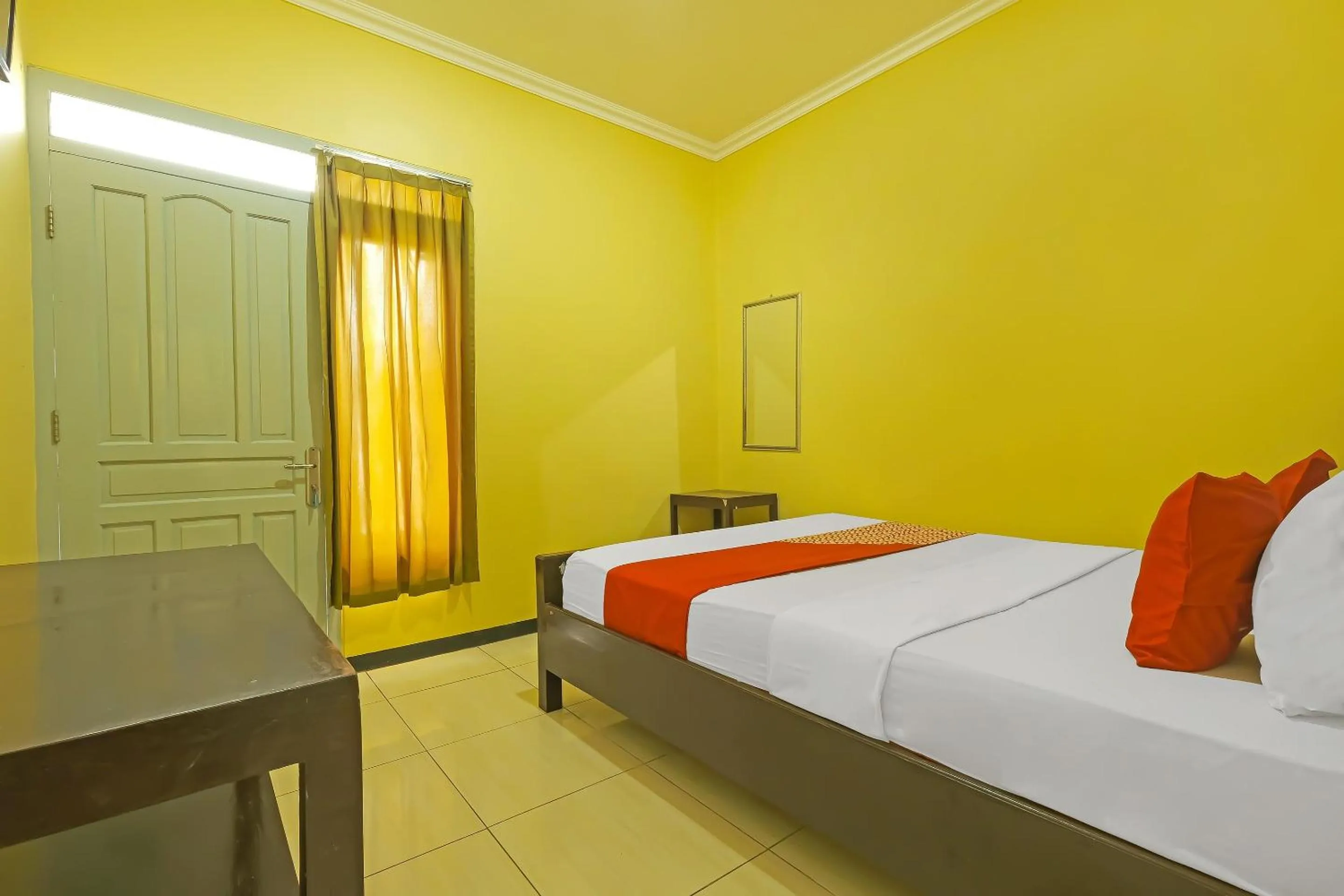 Bedroom in OYO 92483 Hotel Kirana