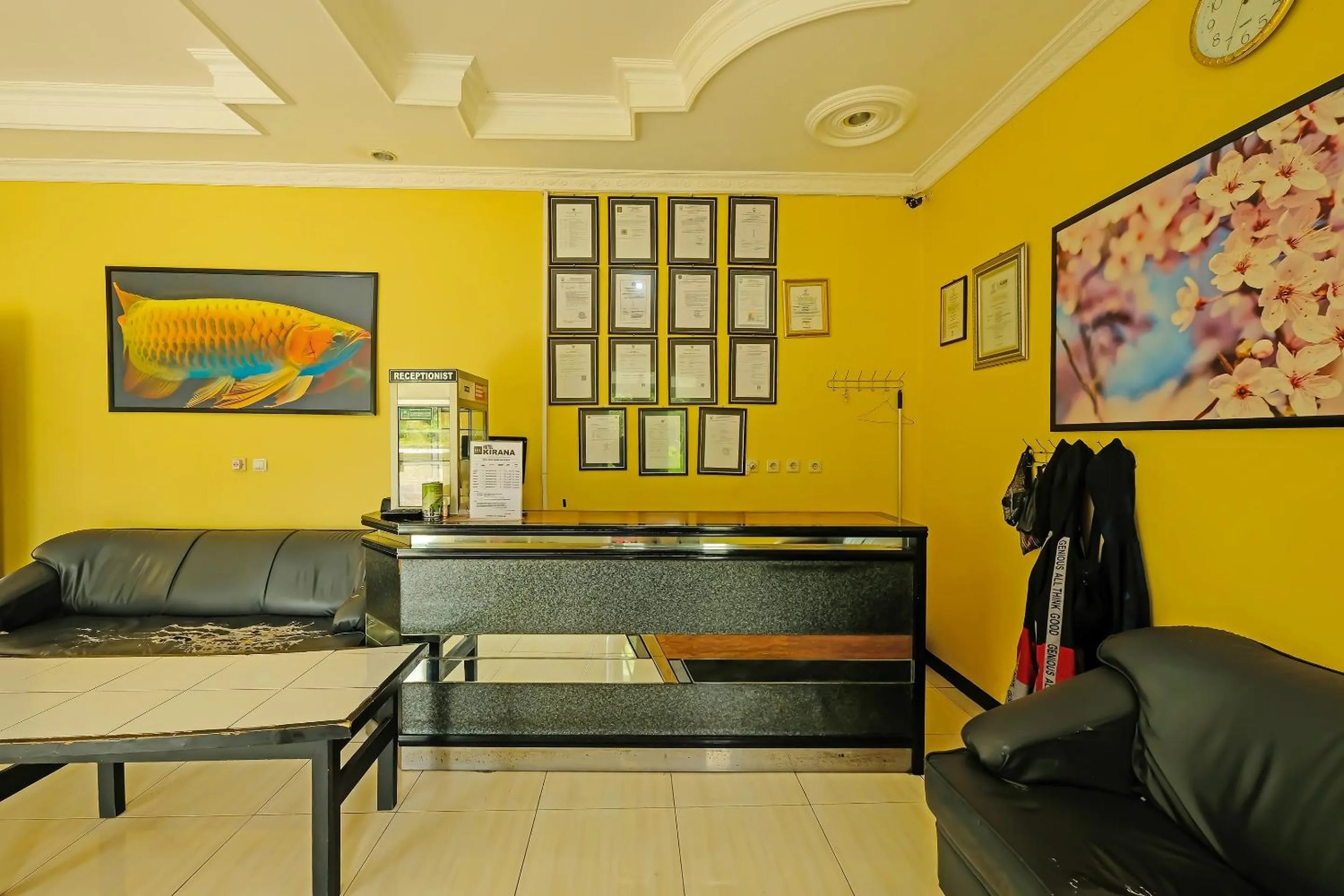 Lobby or reception in OYO 92483 Hotel Kirana