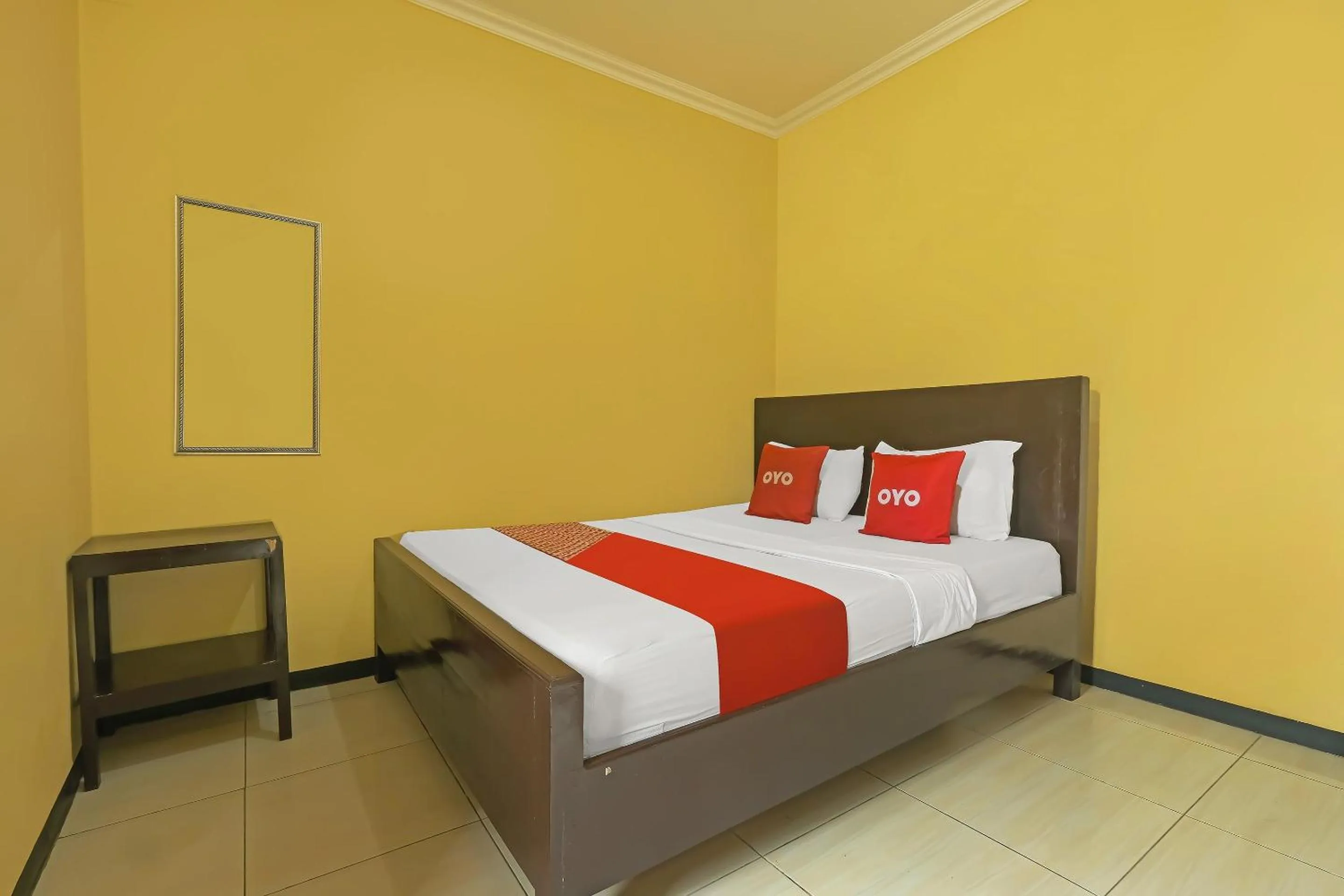 Bedroom in OYO 92483 Hotel Kirana