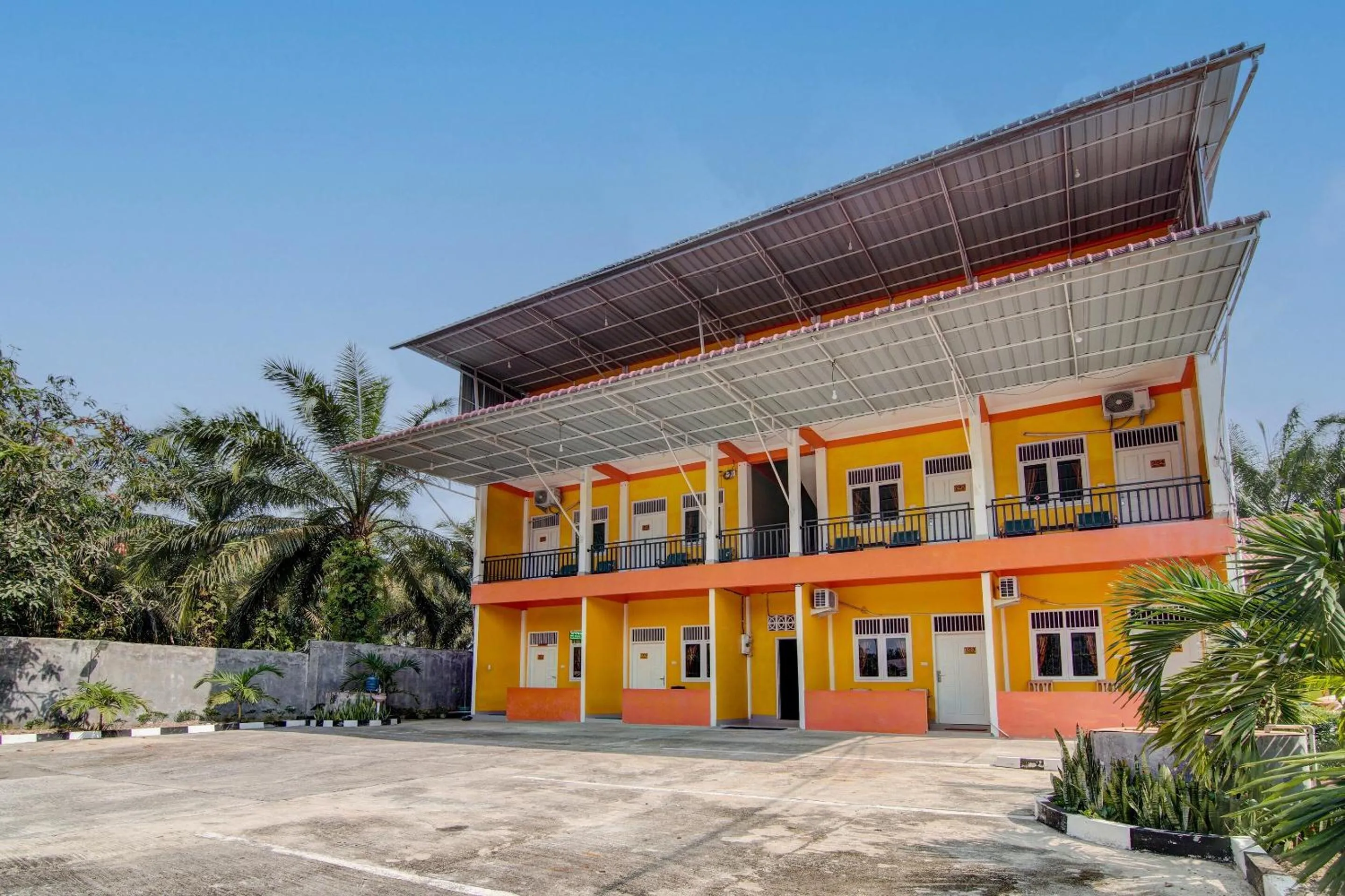 Facade/entrance in OYO 92501 Wisma Sakinah Syariah