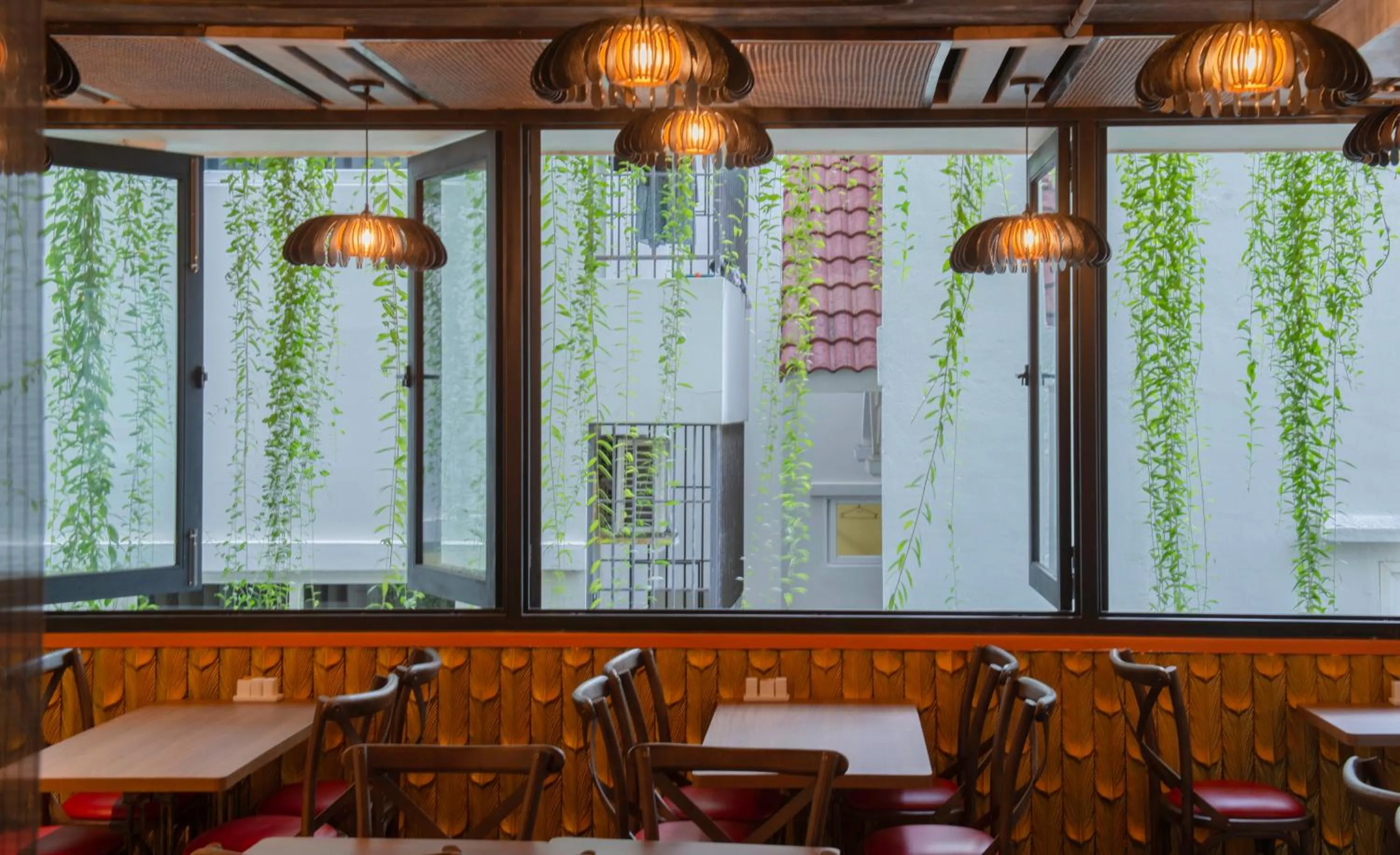 Restaurant/places to eat in Aaron Boutique Hotel