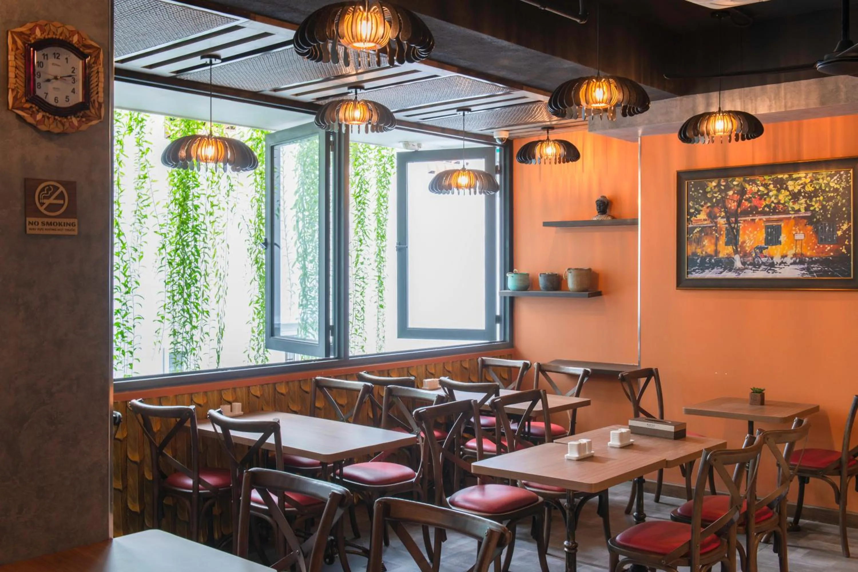 Restaurant/places to eat in Aaron Boutique Hotel