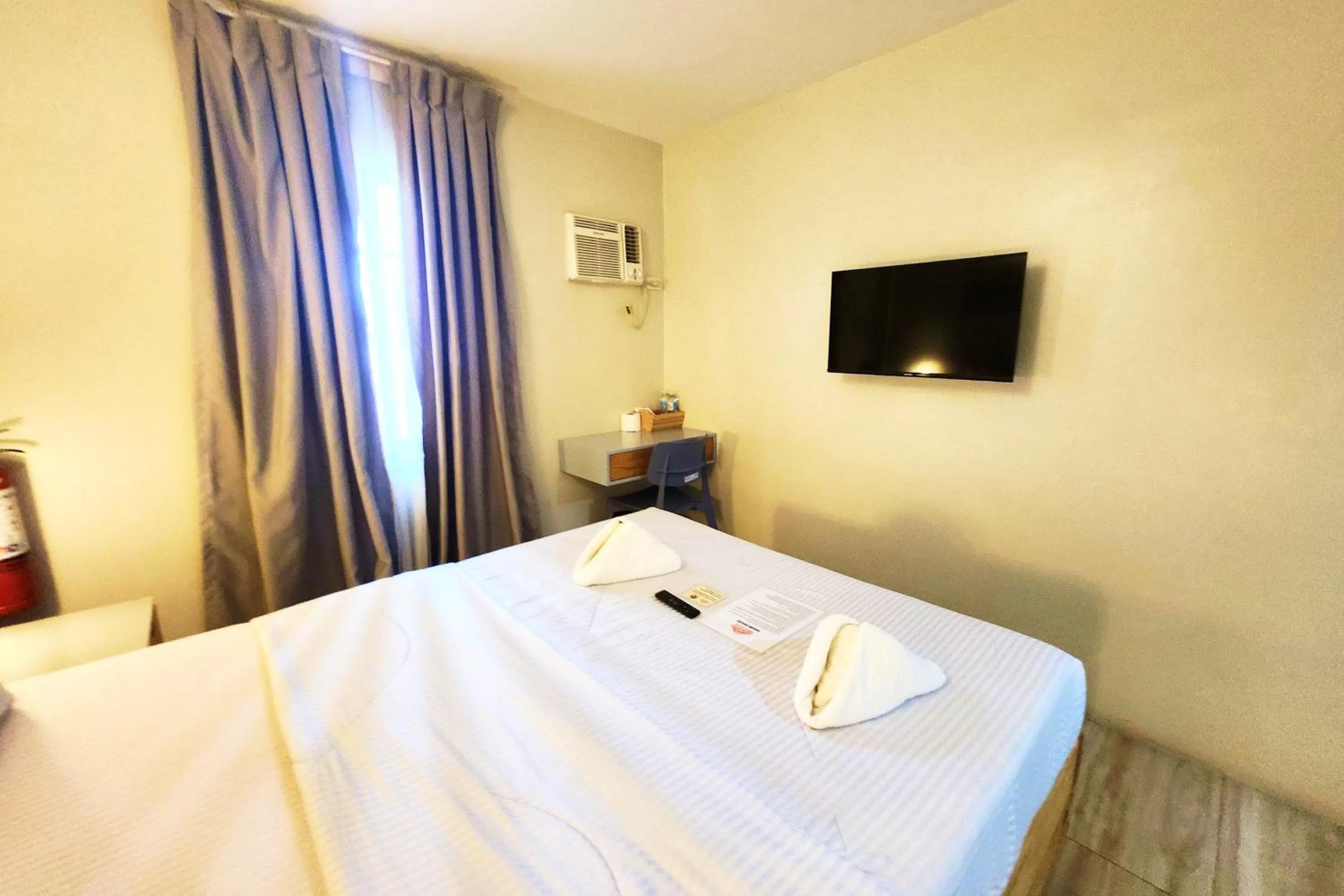 Bed in DLT Suites Cebu powered by Cocotel