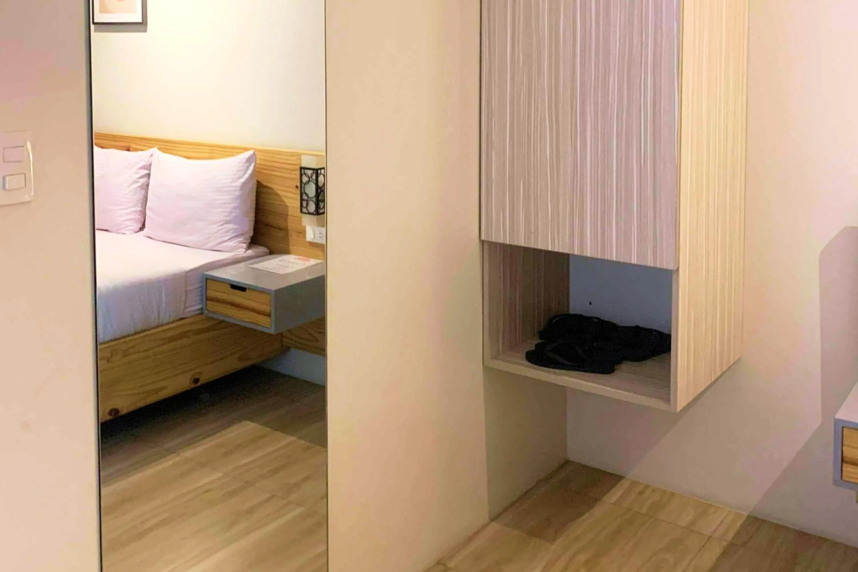 Bed in DLT Suites Cebu powered by Cocotel