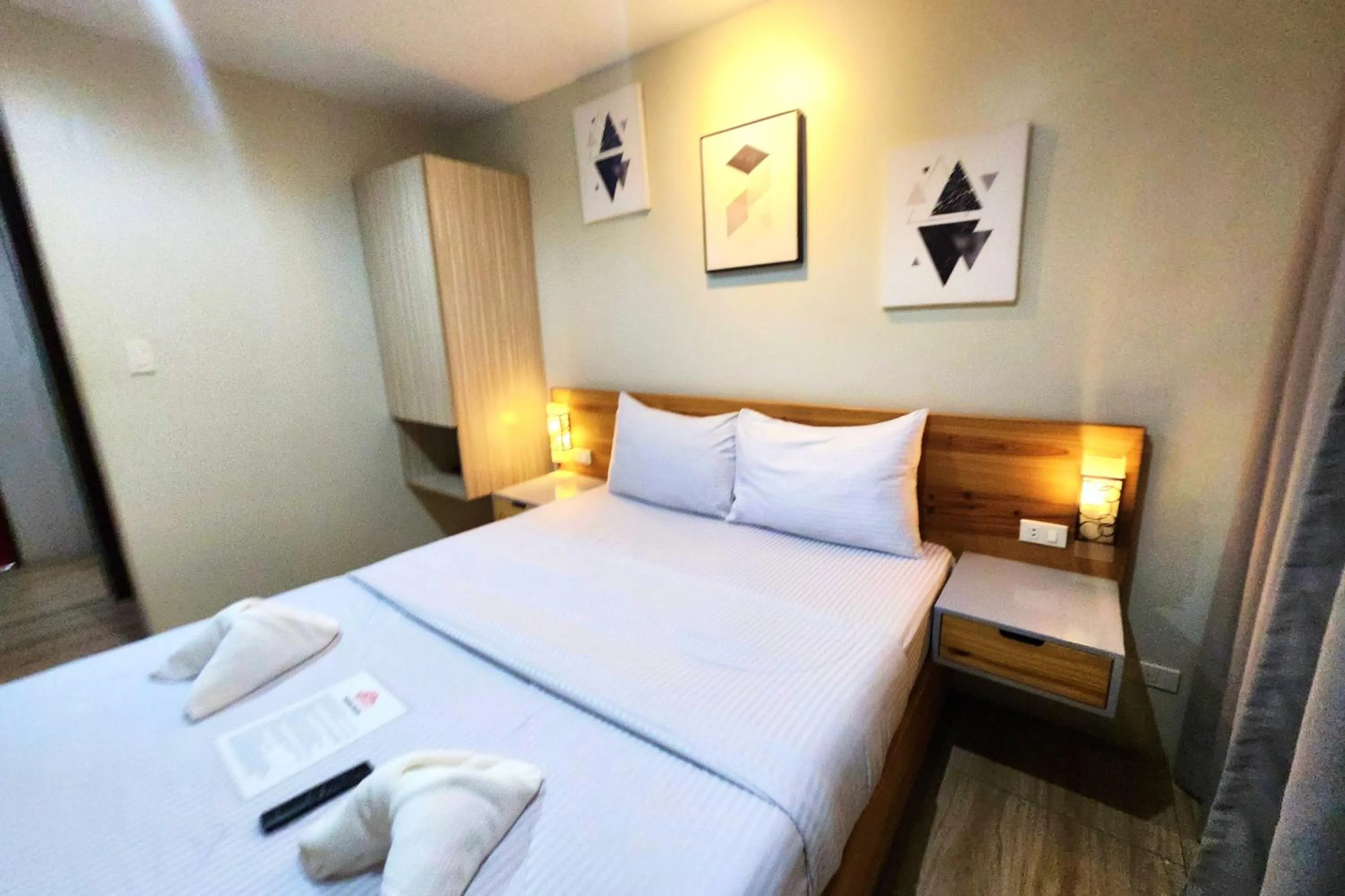 Bed in DLT Suites Cebu powered by Cocotel