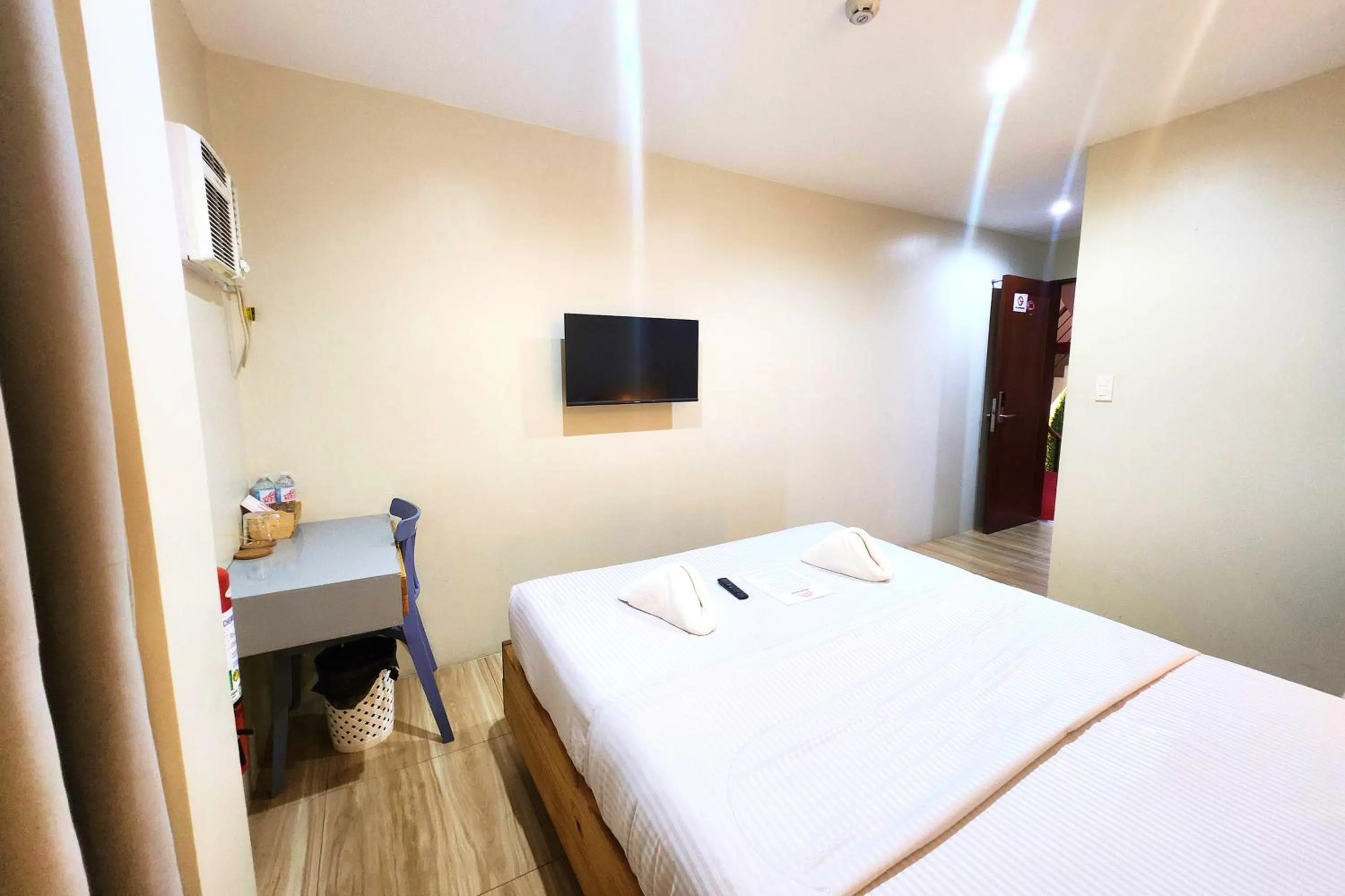 Bed in DLT Suites Cebu powered by Cocotel