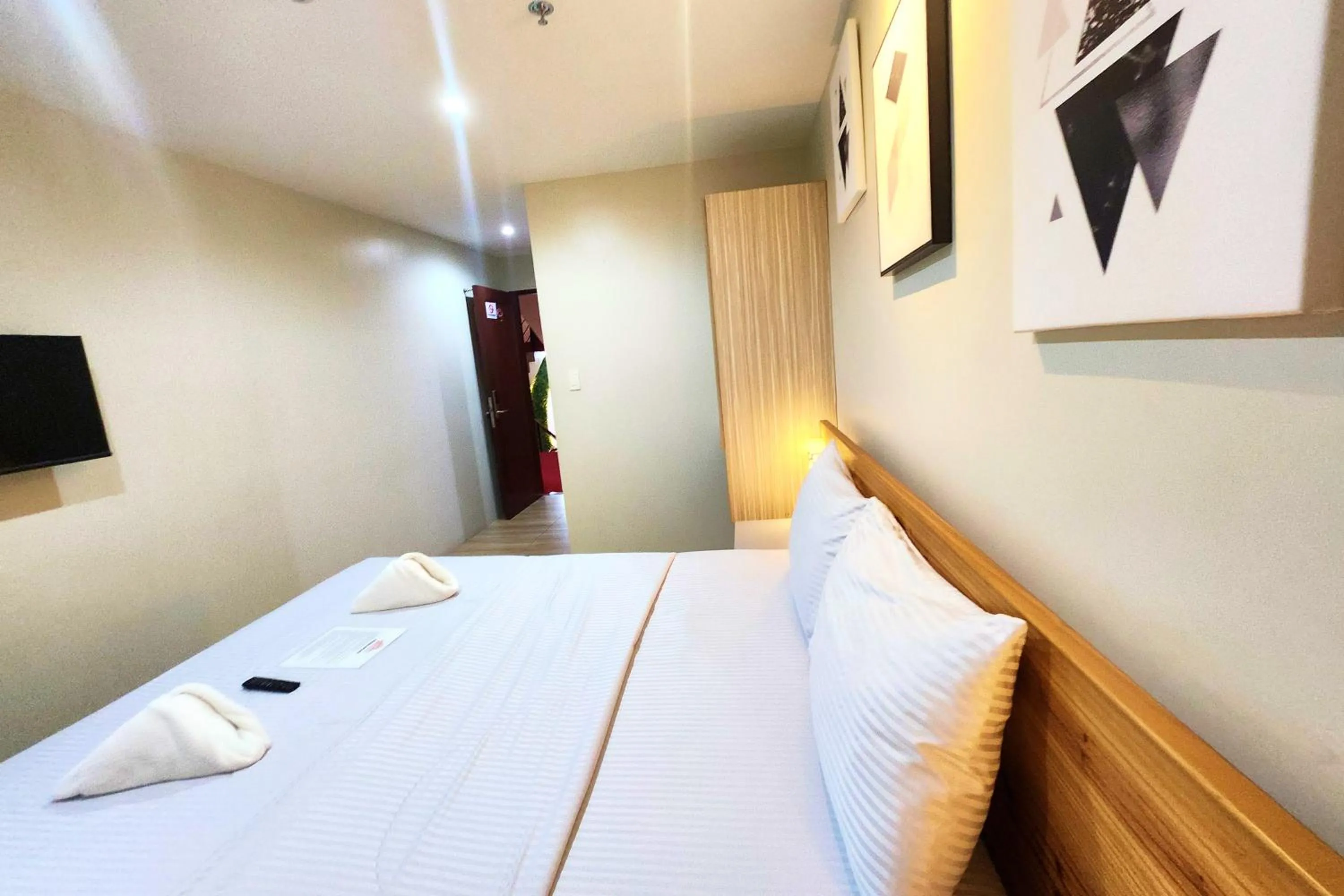 Bed in DLT Suites Cebu powered by Cocotel