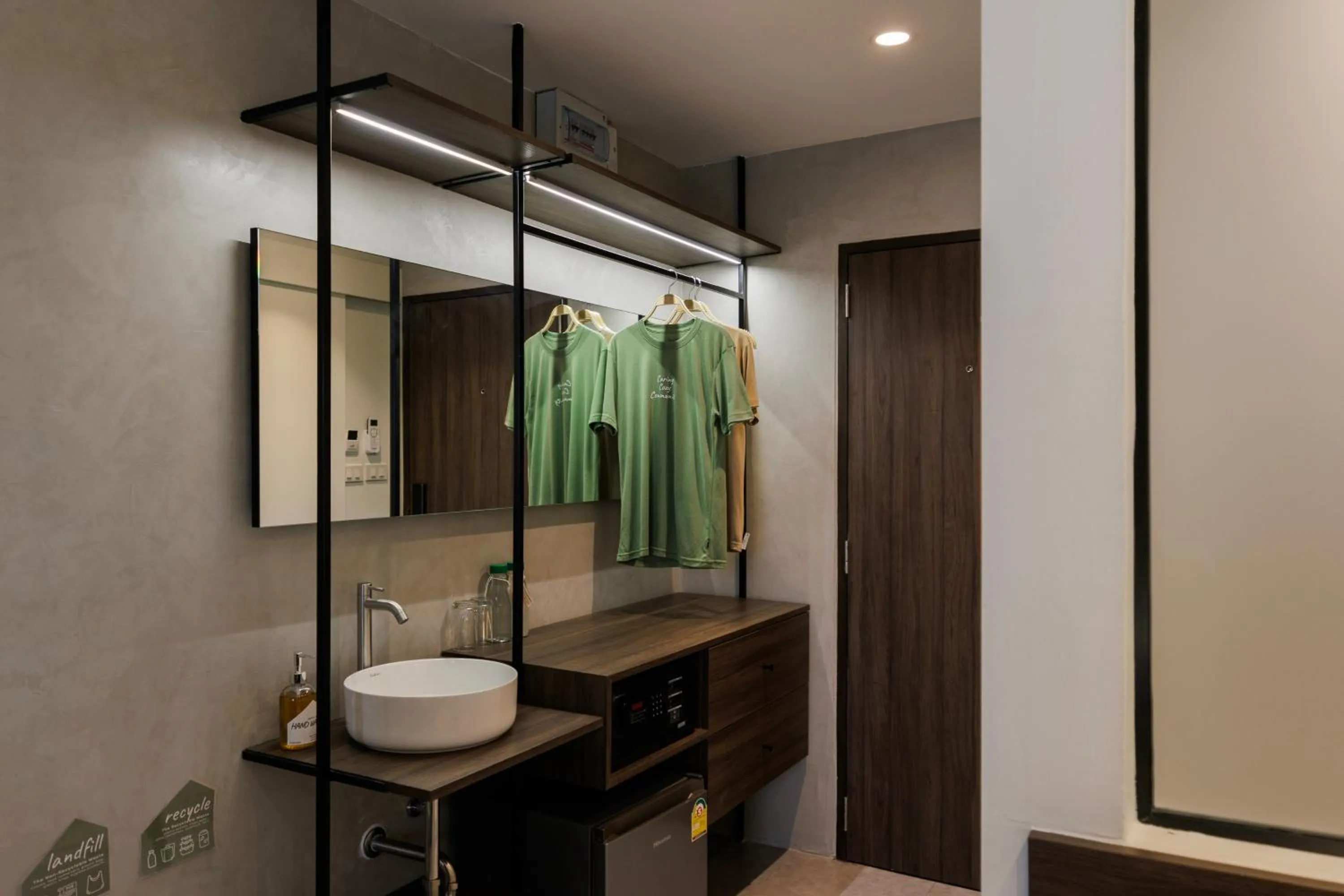 hair dresser in C'HOUSE Bangkok