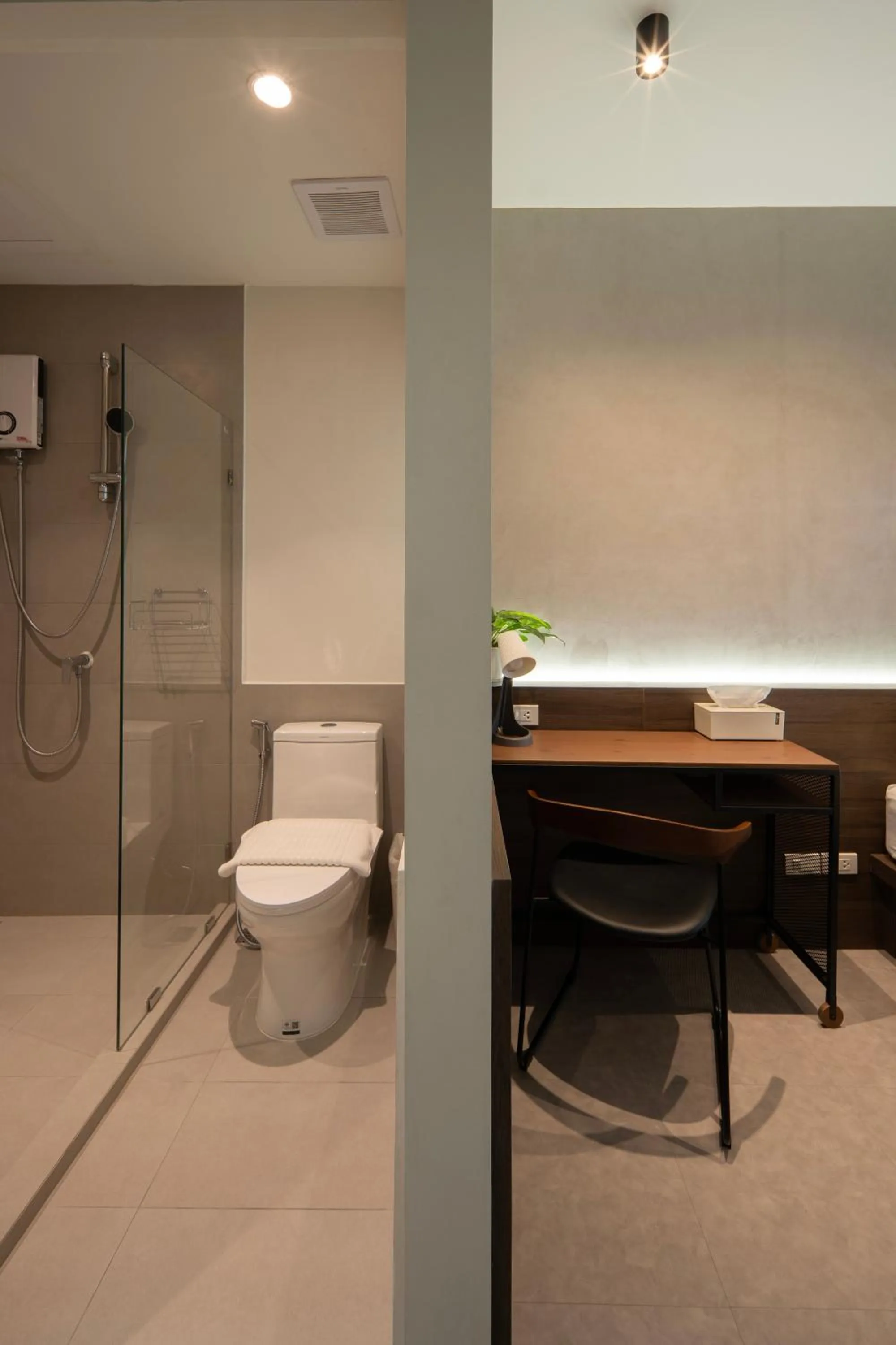 Toilet in C'HOUSE Bangkok