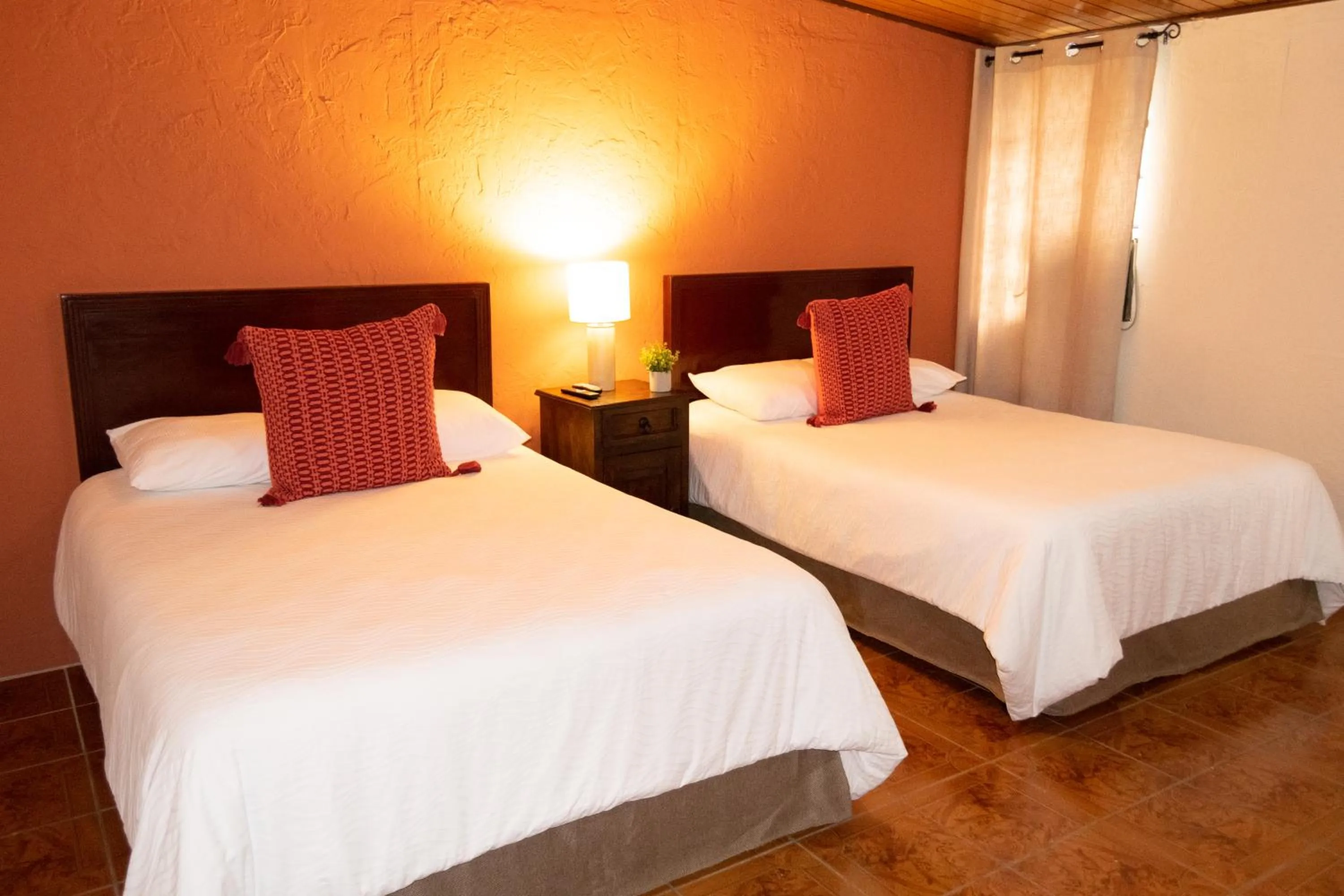 Photo of the whole room, Bed in Inari Guatemala