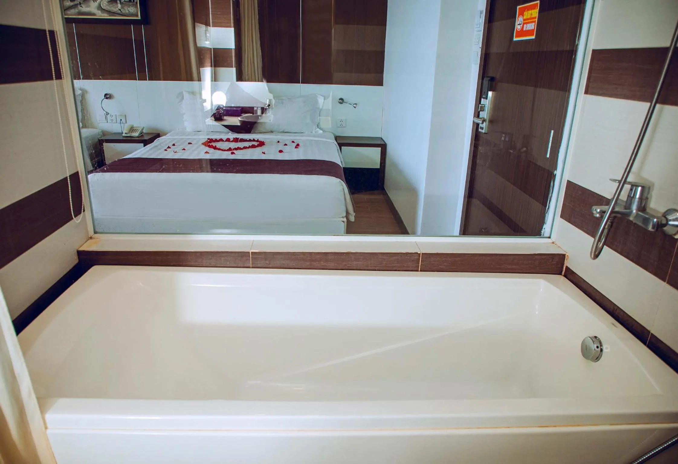 Toilet in Morris Hotel Nha Trang