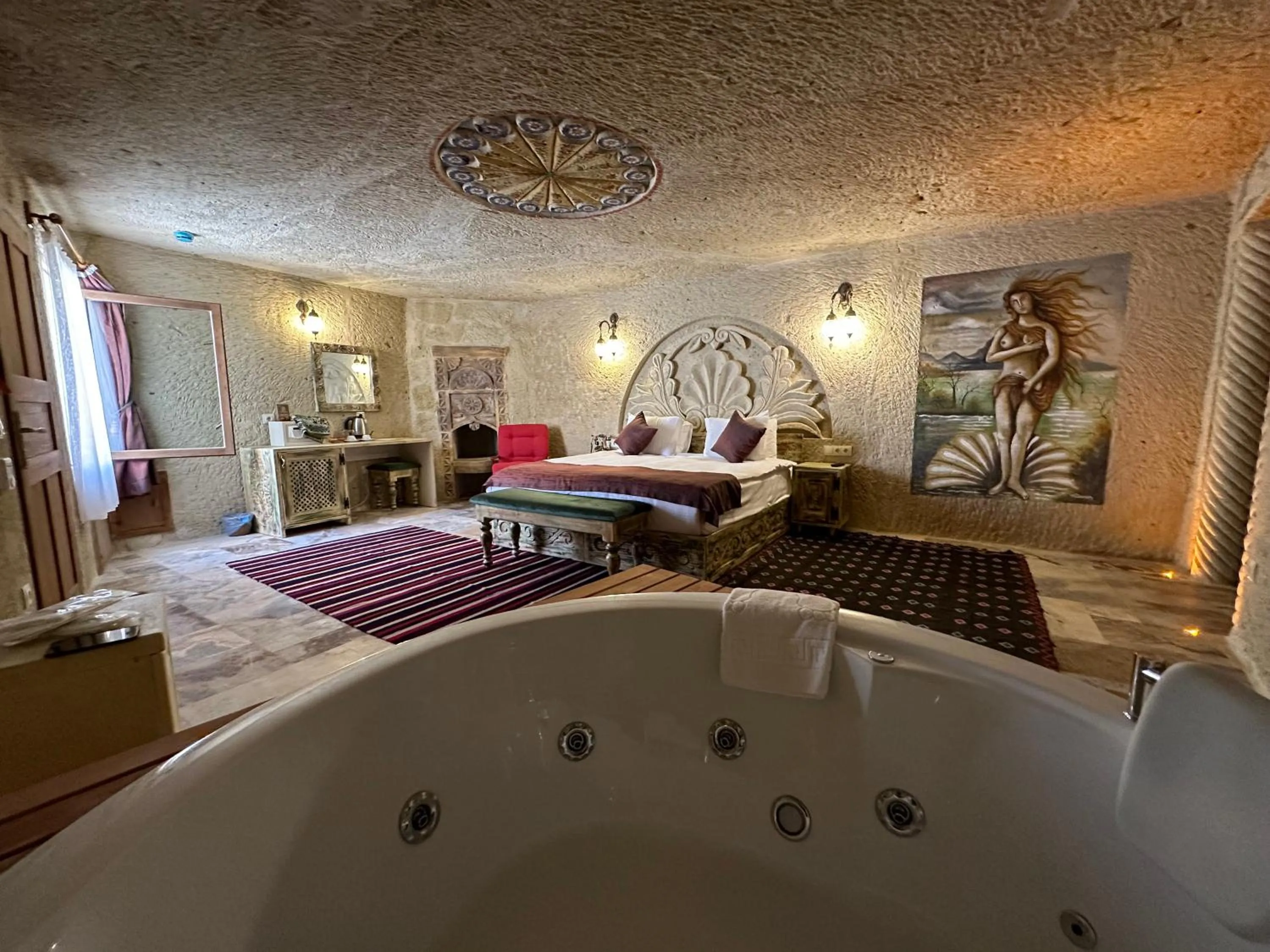 Photo of the whole room in Doctor's Cave Cappadocia