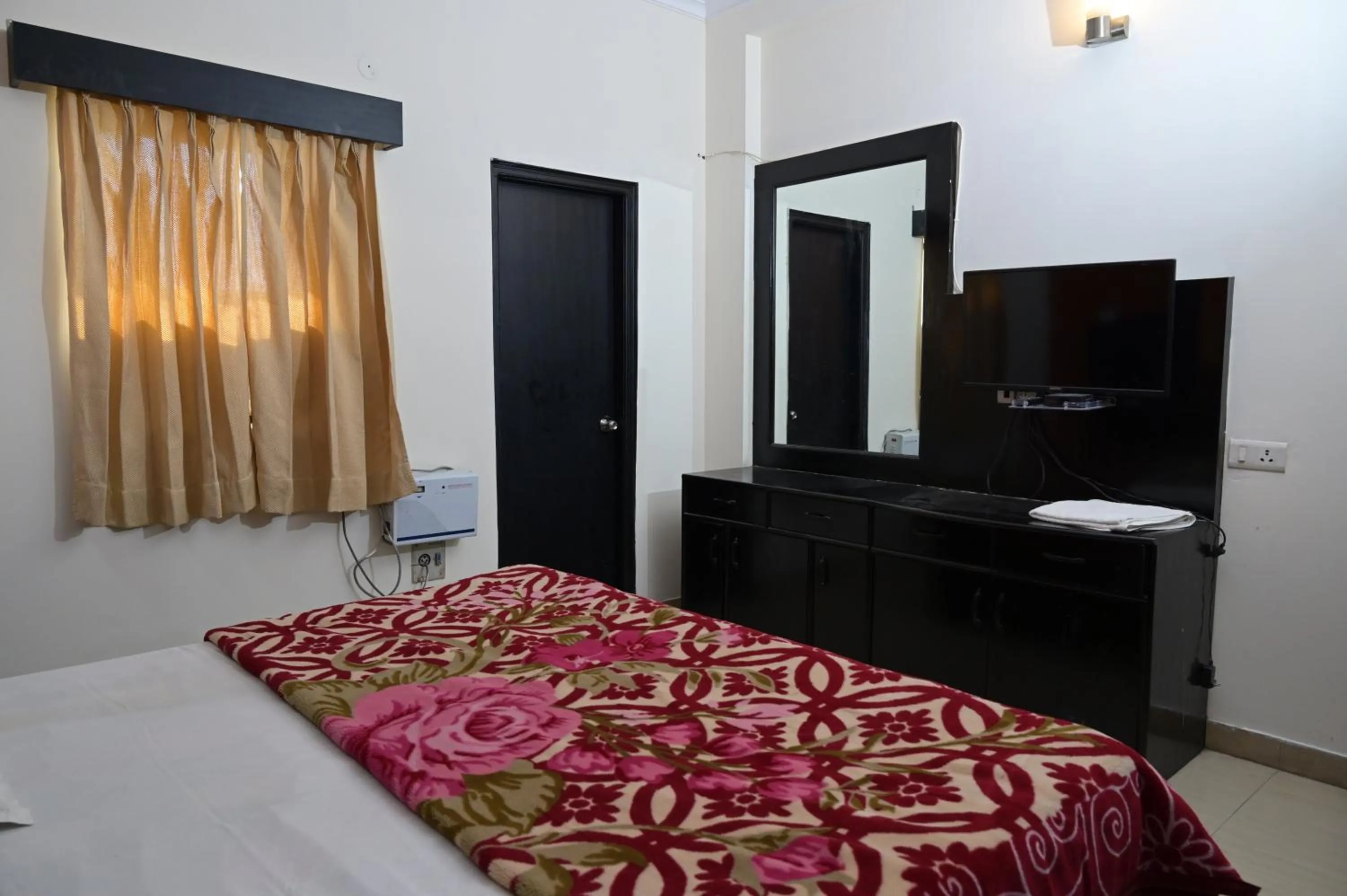 Bedroom, Bed in Bharat Resorts