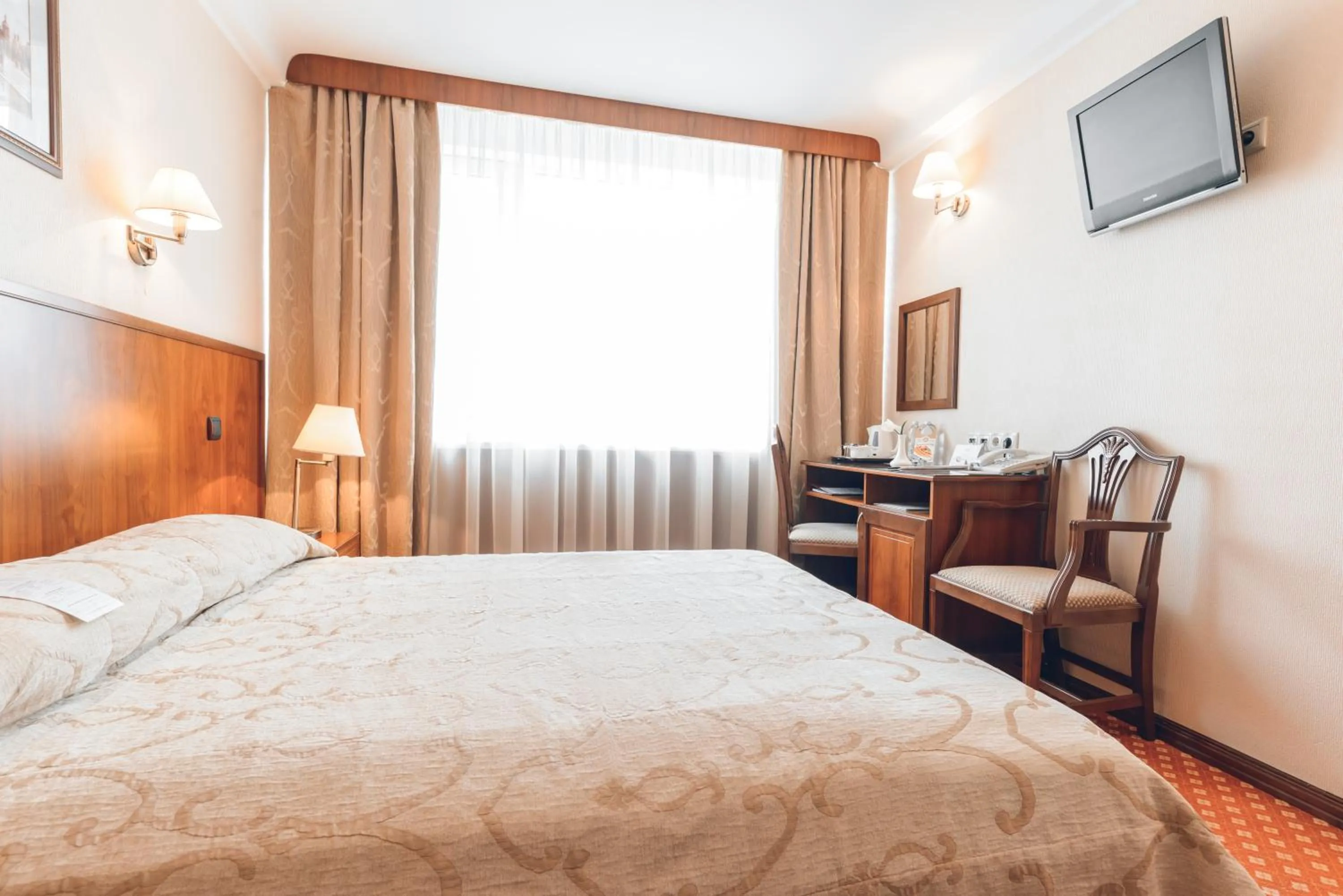 Photo of the whole room, Bed in Premier Hotel Rus