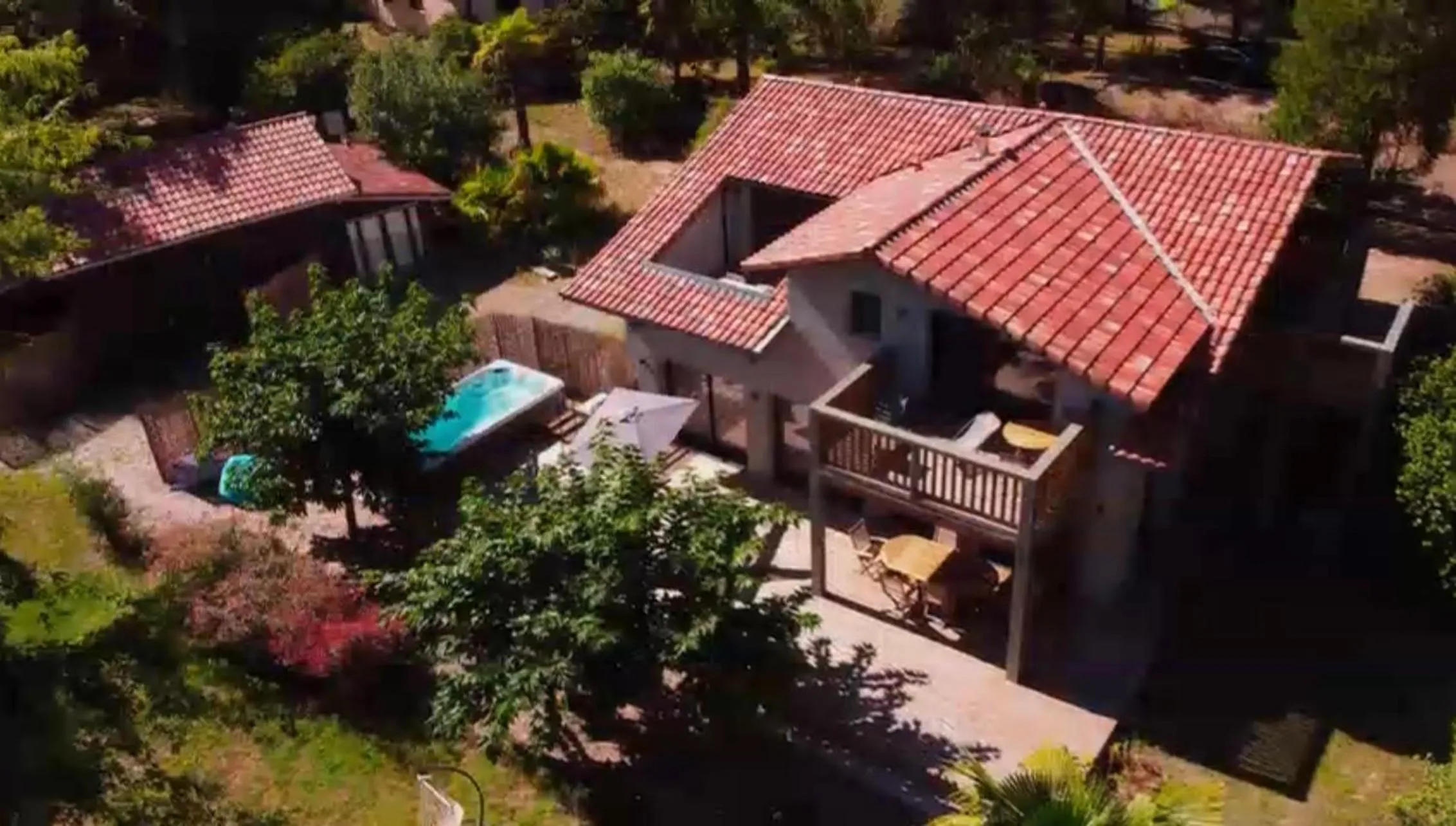 Property building, Bird's-eye View in Laguillotte