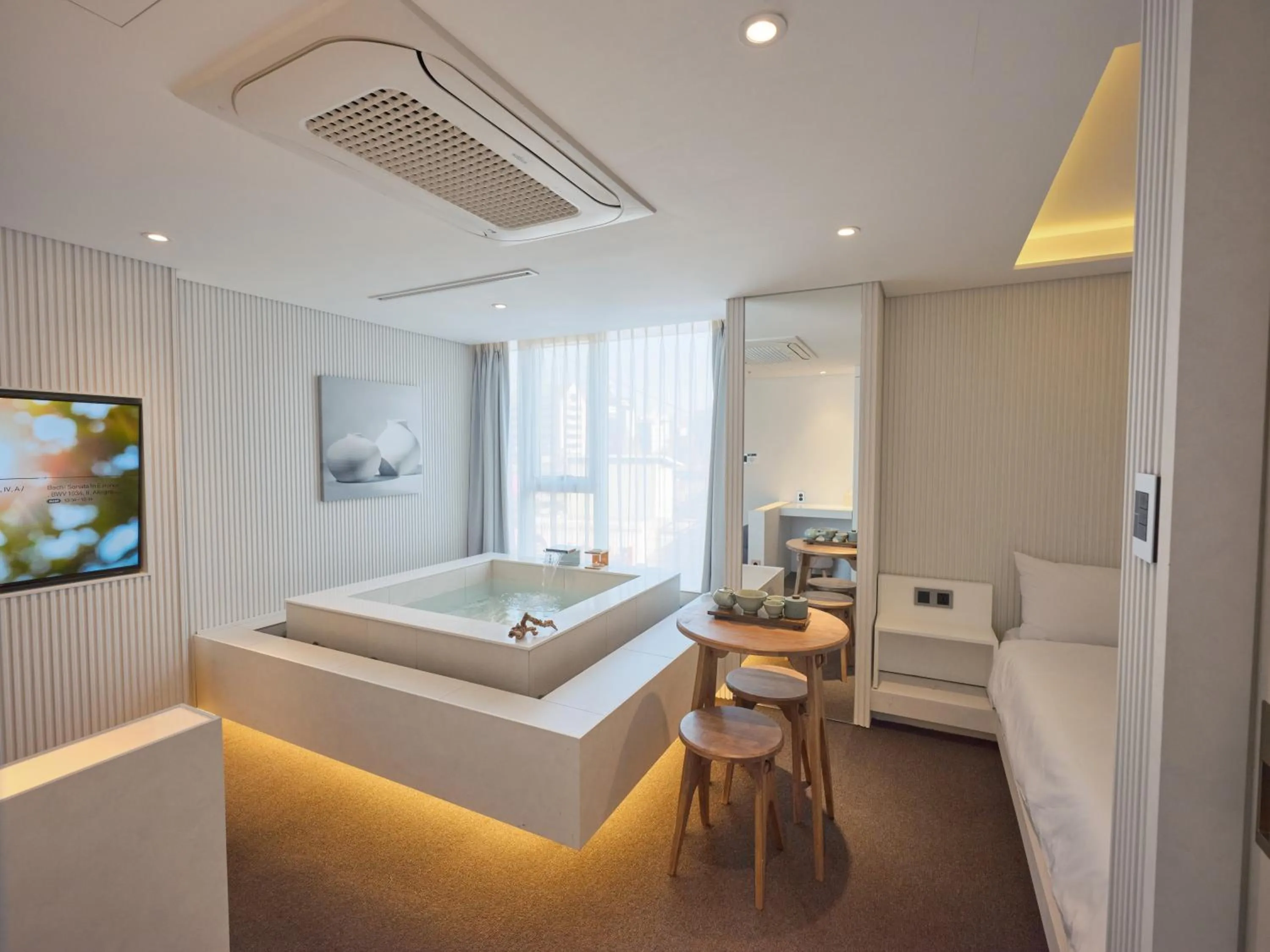 Hot Tub, Bed in The Leap Seoul Sadang