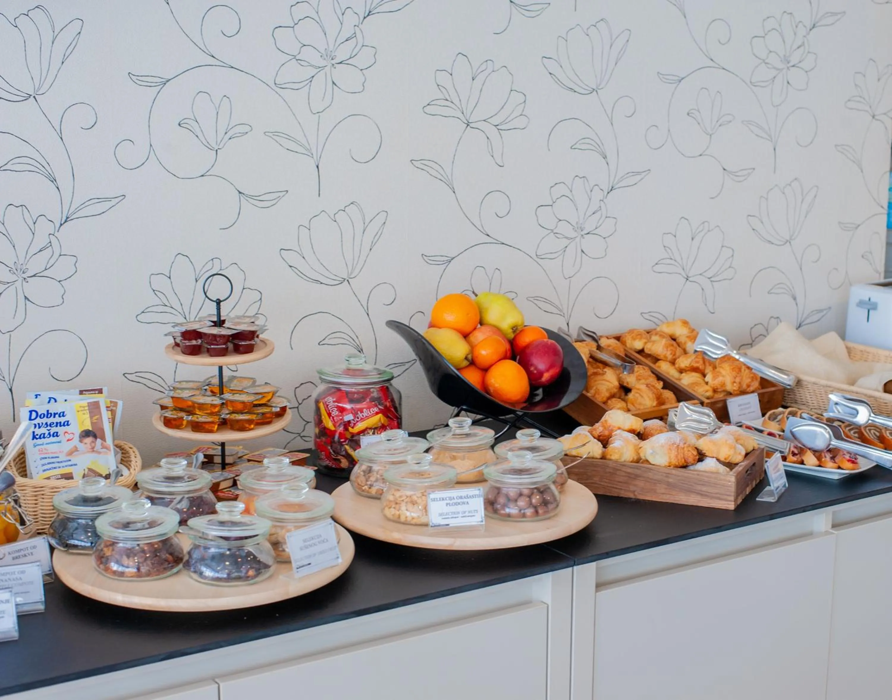 Food and drinks in Garni Hotel Centar