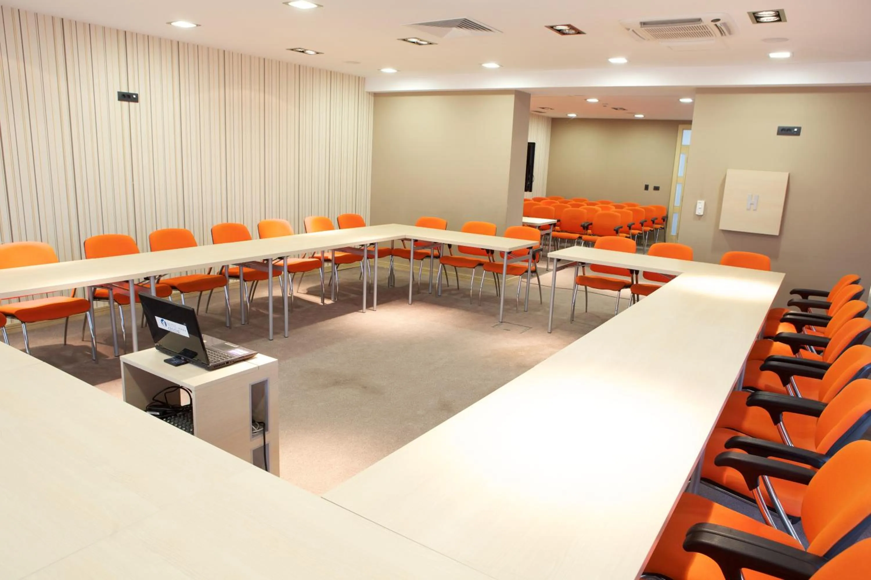 Business facilities in Garni Hotel Centar