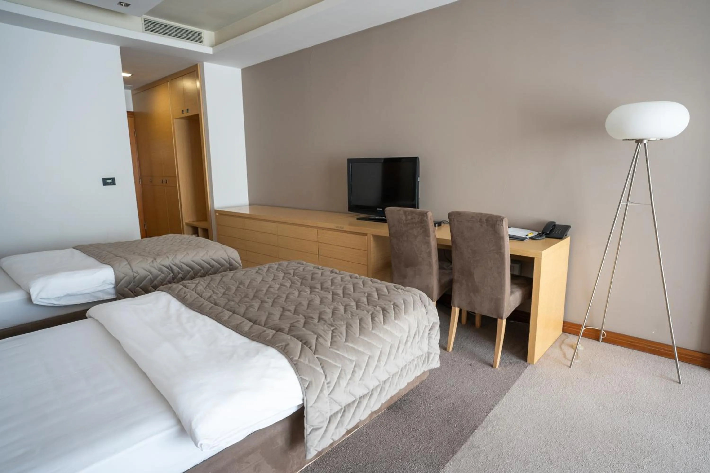 Communal lounge/ TV room, Bed in Garni Hotel Centar