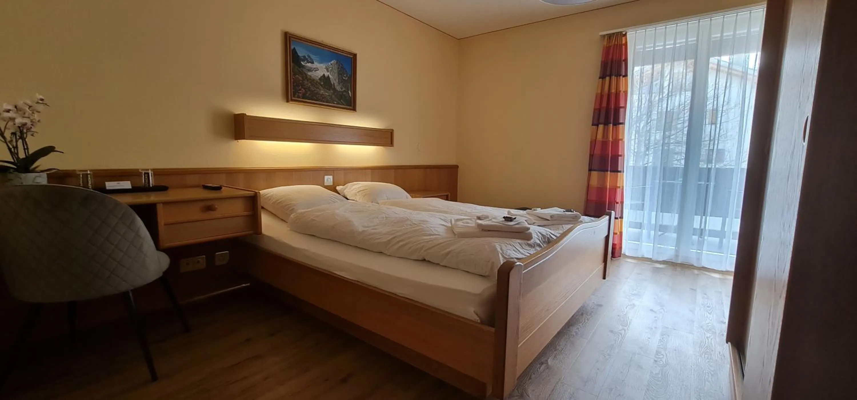 Photo of the whole room, Bed in Hotel Falknerei Galina