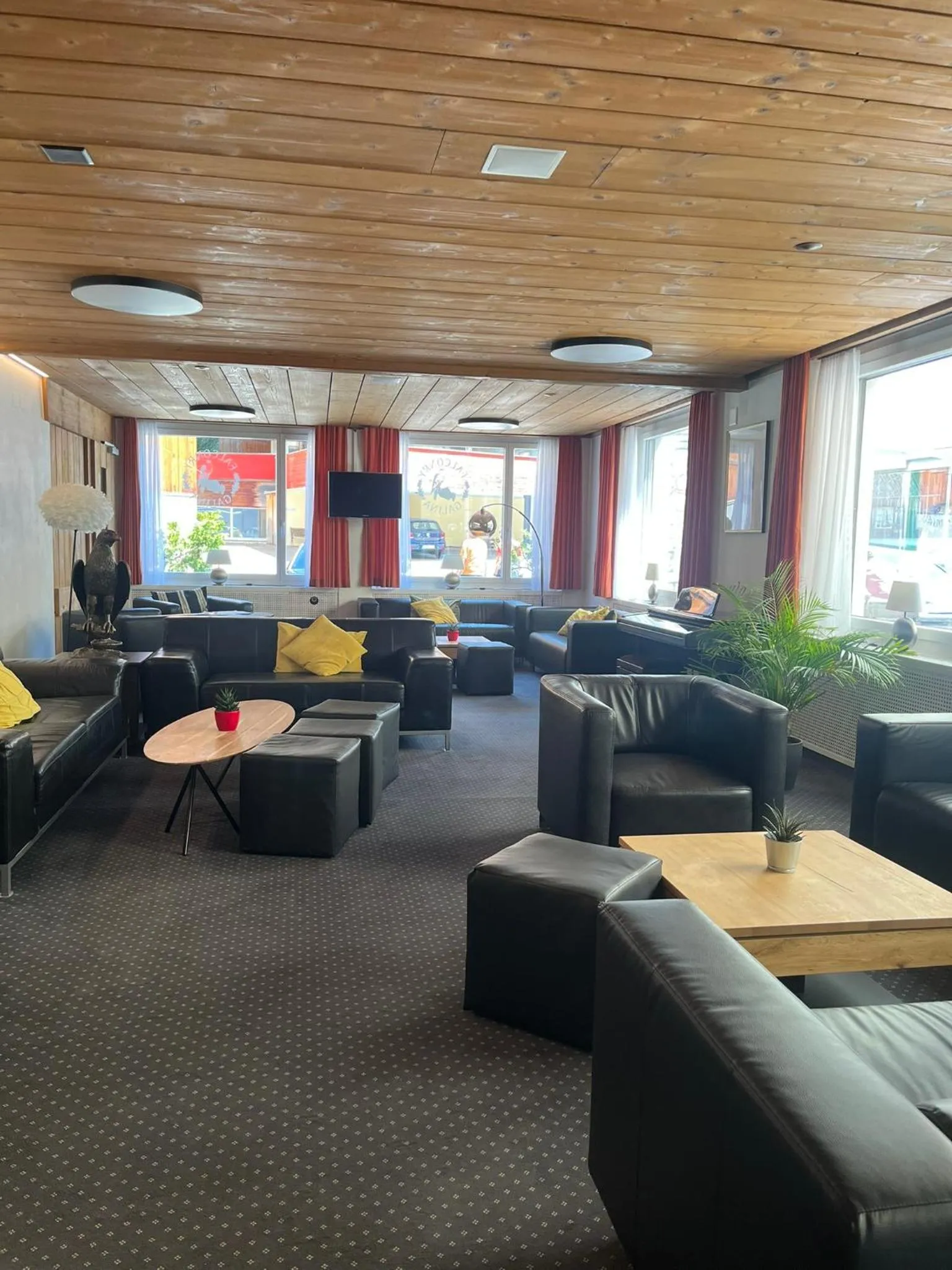 Lounge or bar in Hotel Falknerei Galina