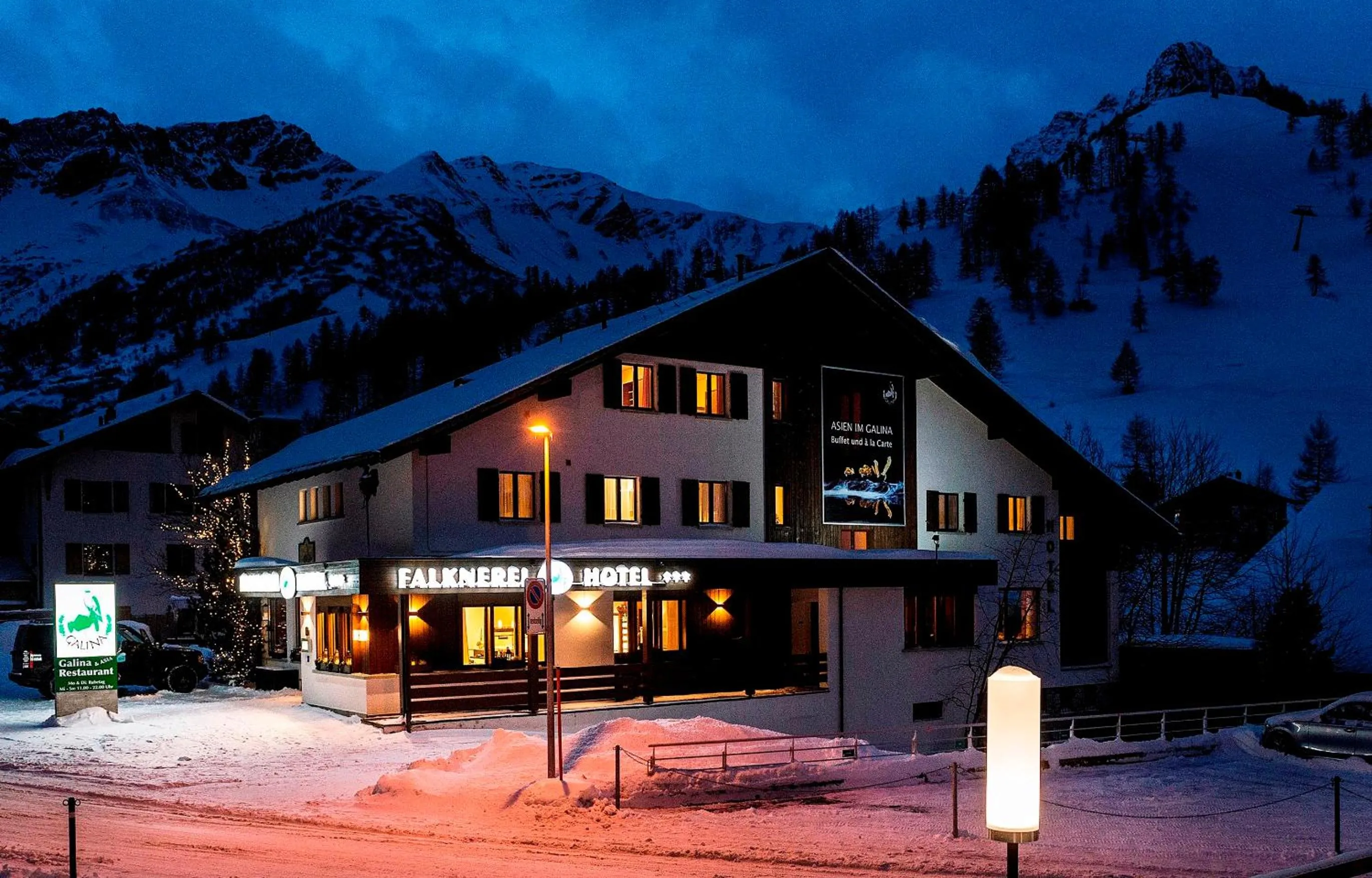 Facade/entrance in Hotel Falknerei Galina