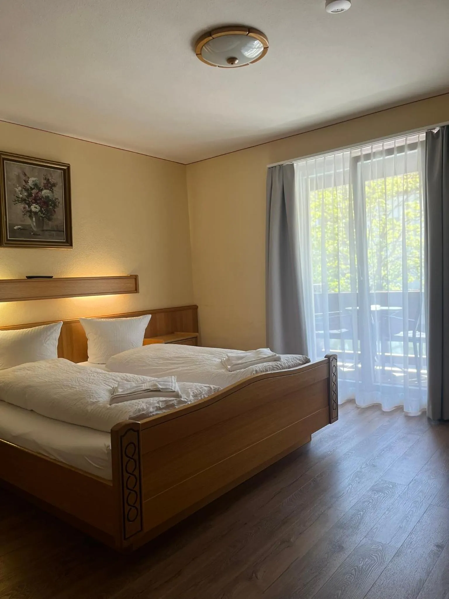 Photo of the whole room, Bed in Hotel Falknerei Galina