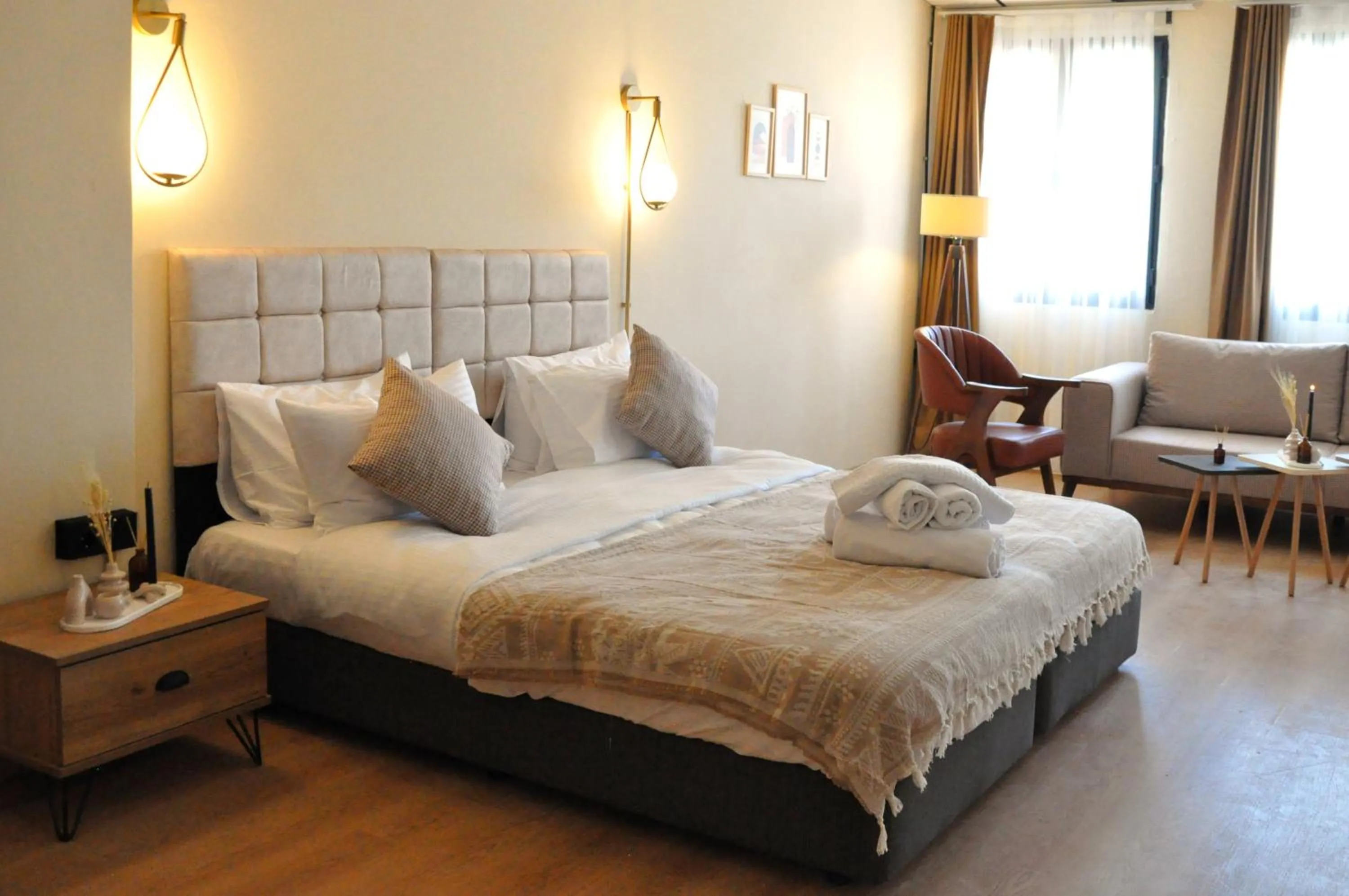 Living room, Bed in Golden Door Hotel