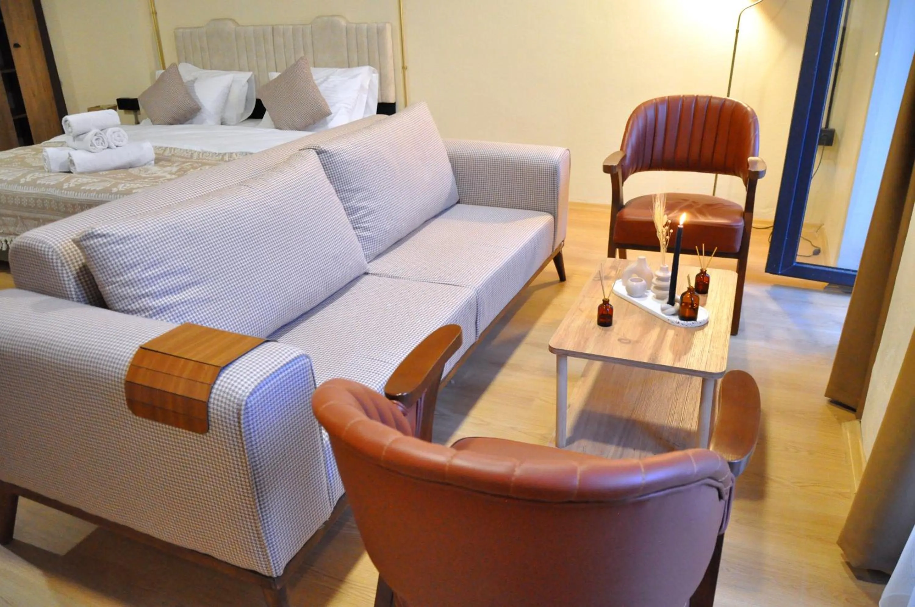 Living room, Bed in Golden Door Hotel