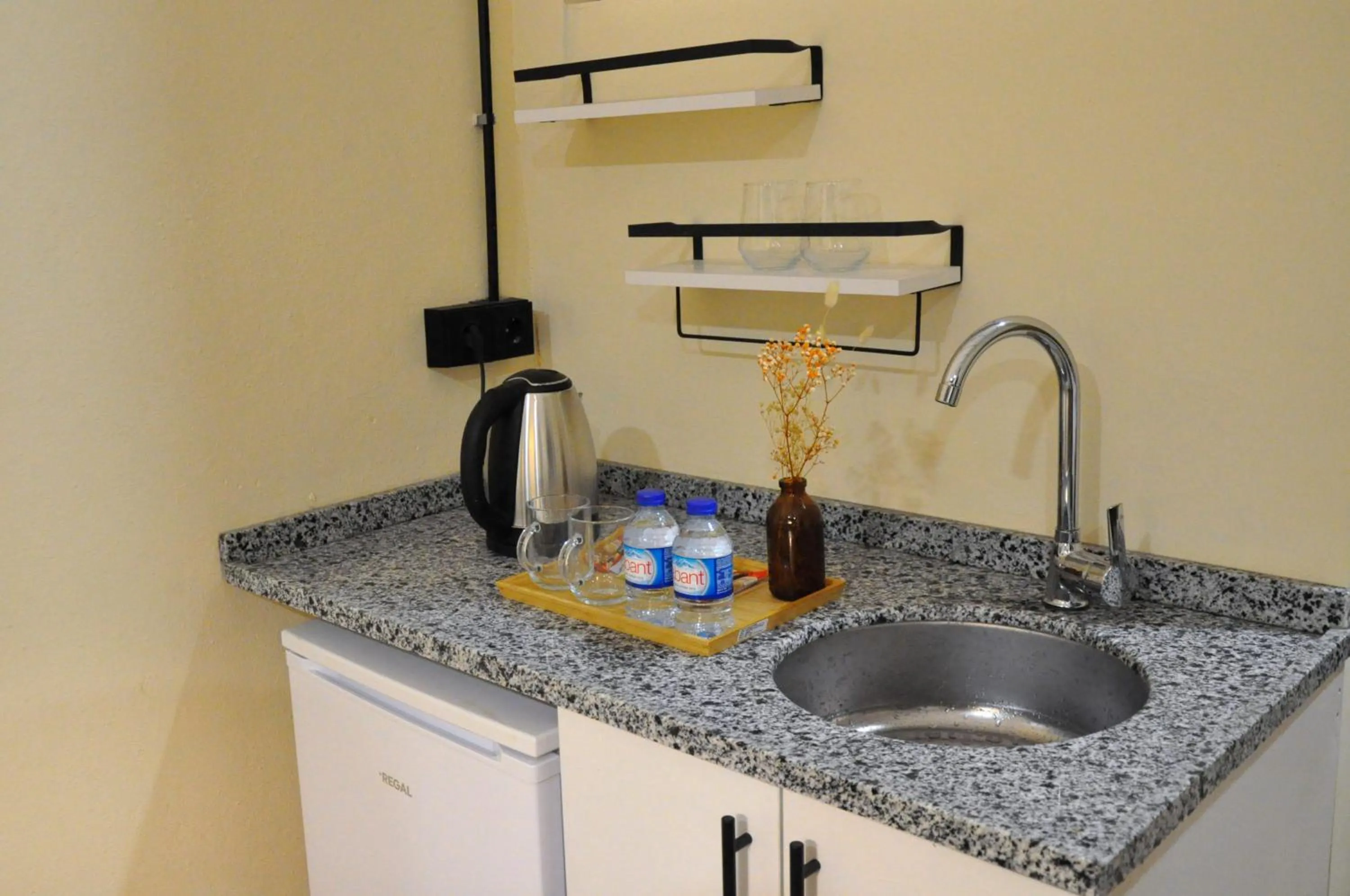 Kitchen or kitchenette in Golden Door Hotel