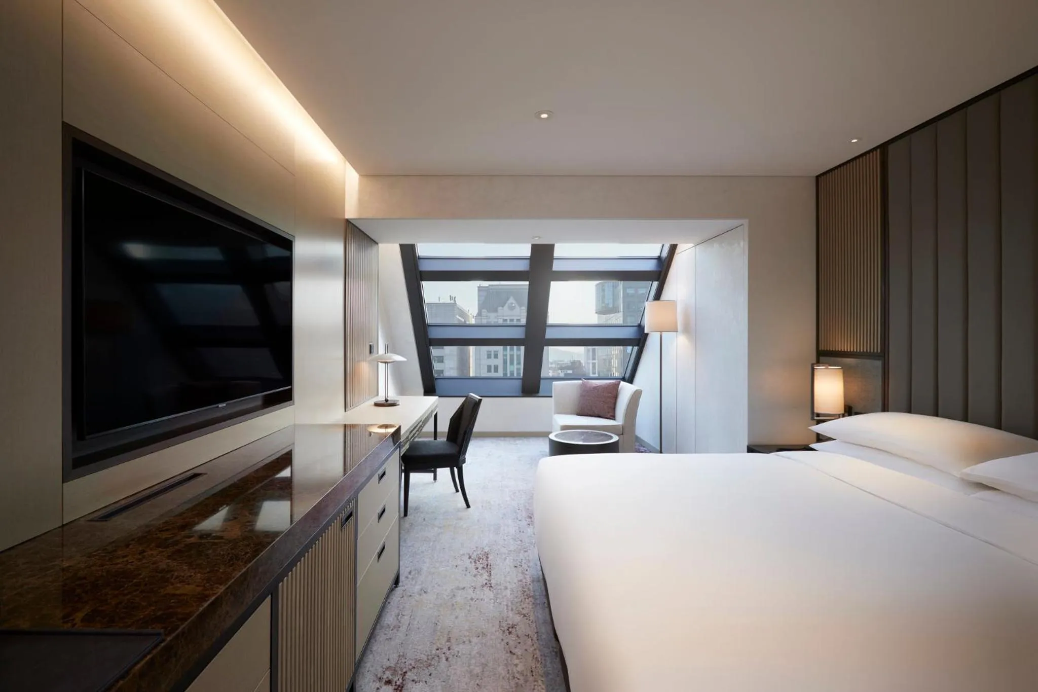 Photo of the whole room, Bed in Grand InterContinental Seoul Parnas by IHG