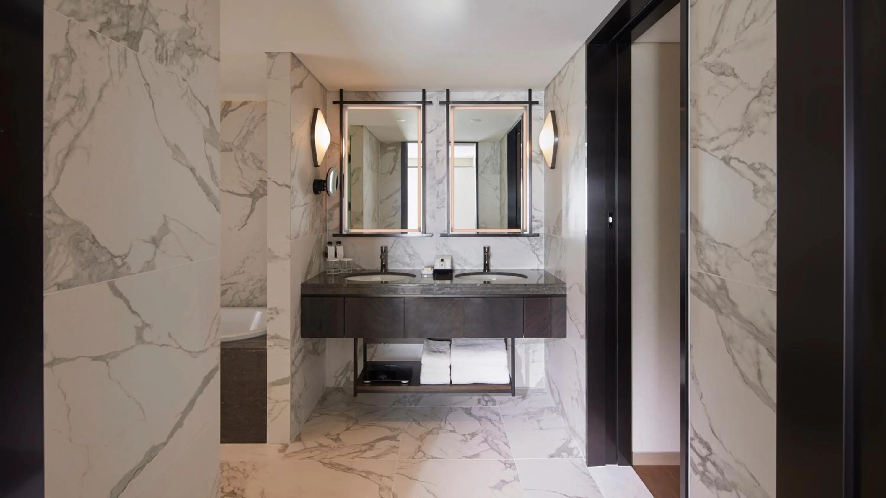 Bedroom in Grand InterContinental Seoul Parnas by IHG