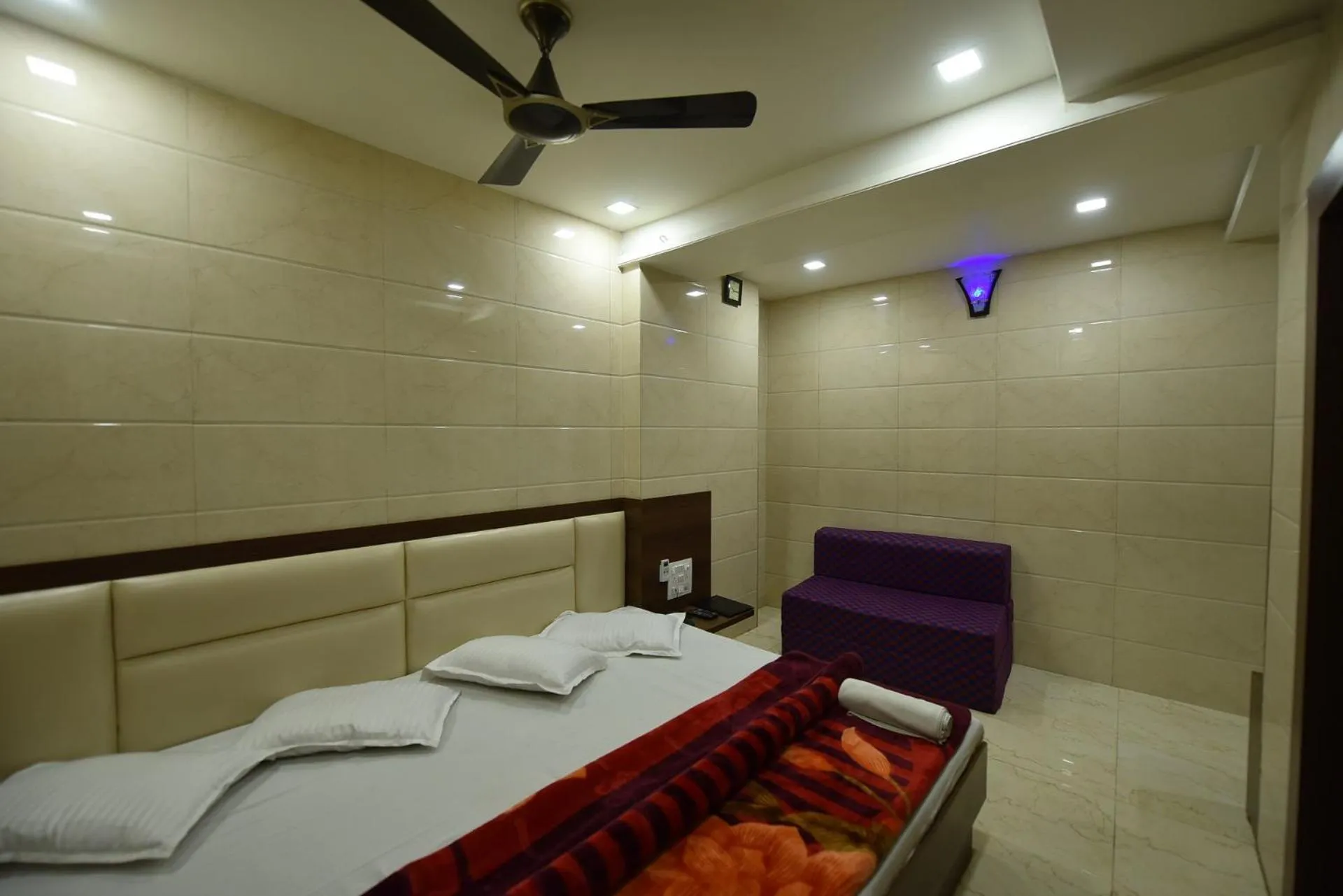 Bed in BABA GUEST HOUSE AJMER