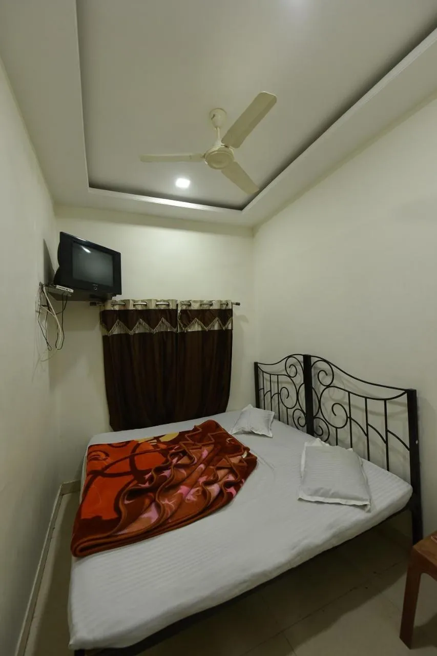 Bed in BABA GUEST HOUSE AJMER