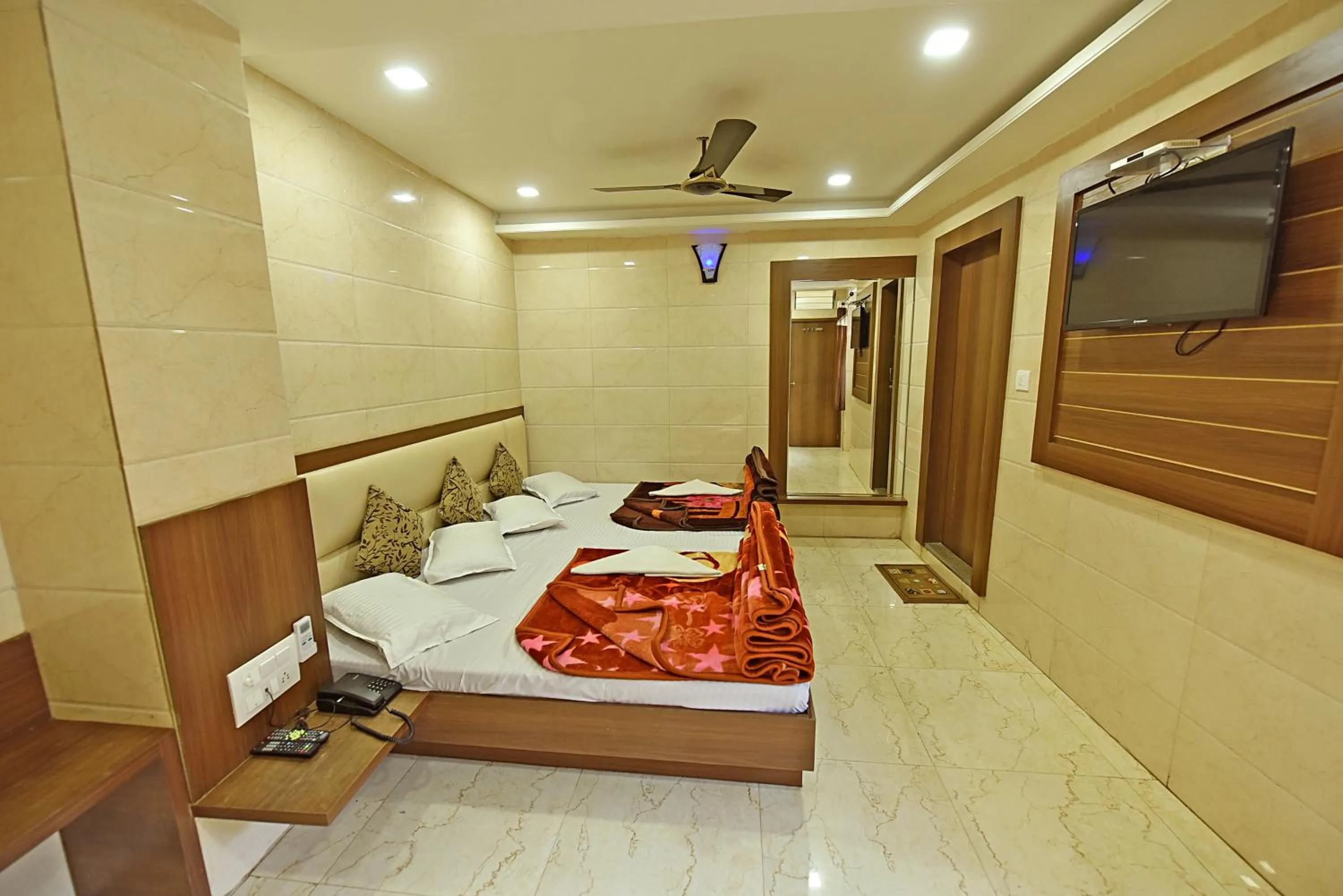 Bed in BABA GUEST HOUSE AJMER