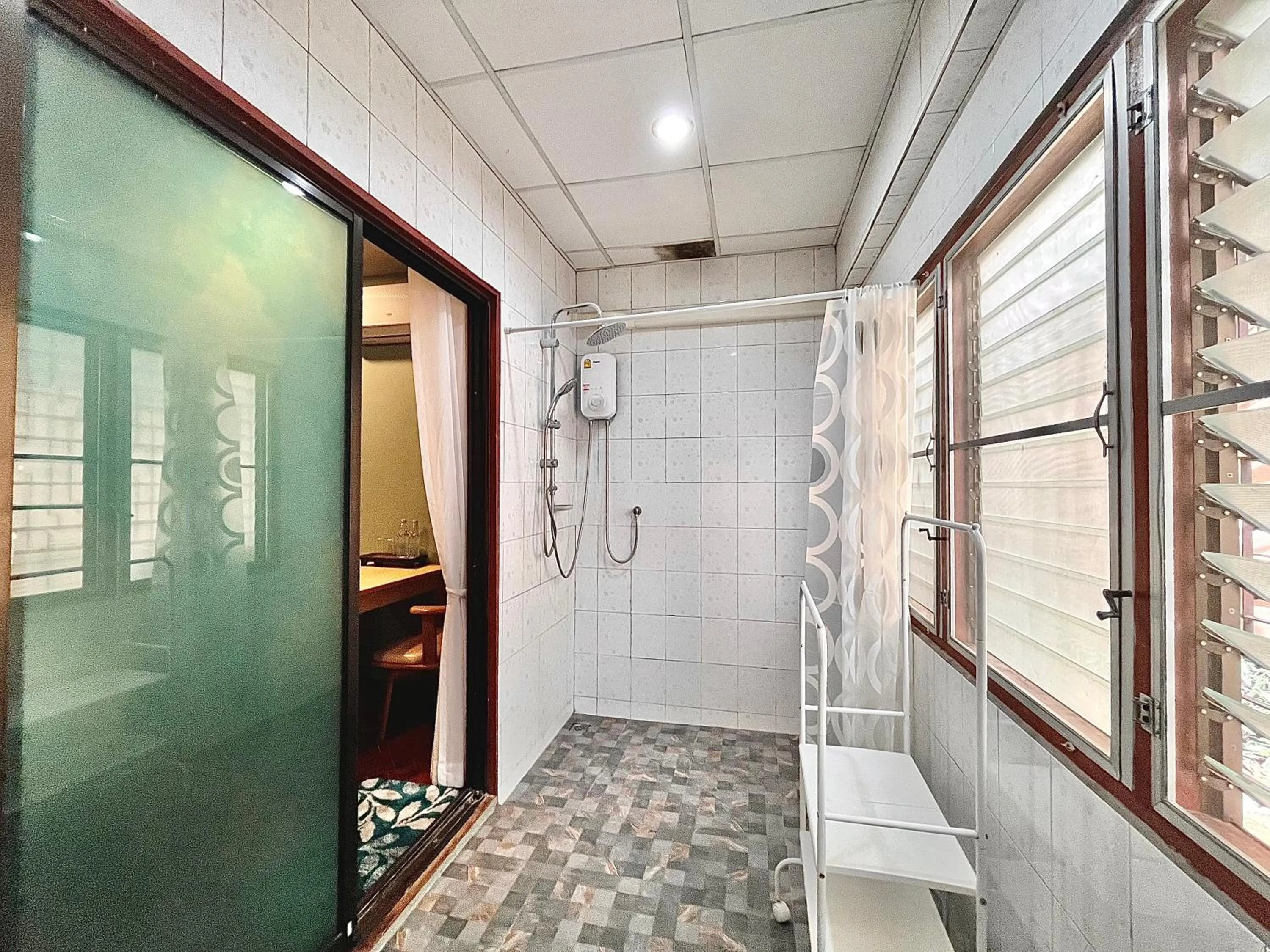 Shower in Windsor Garden House Chiangmai